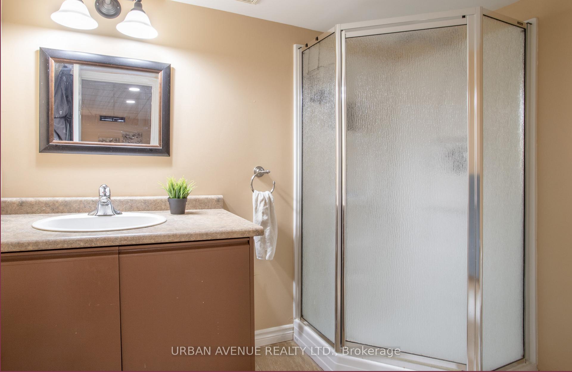 Photo 37 of 25 Darren Avenue, Whitby, Rolling Acres — HOMEH