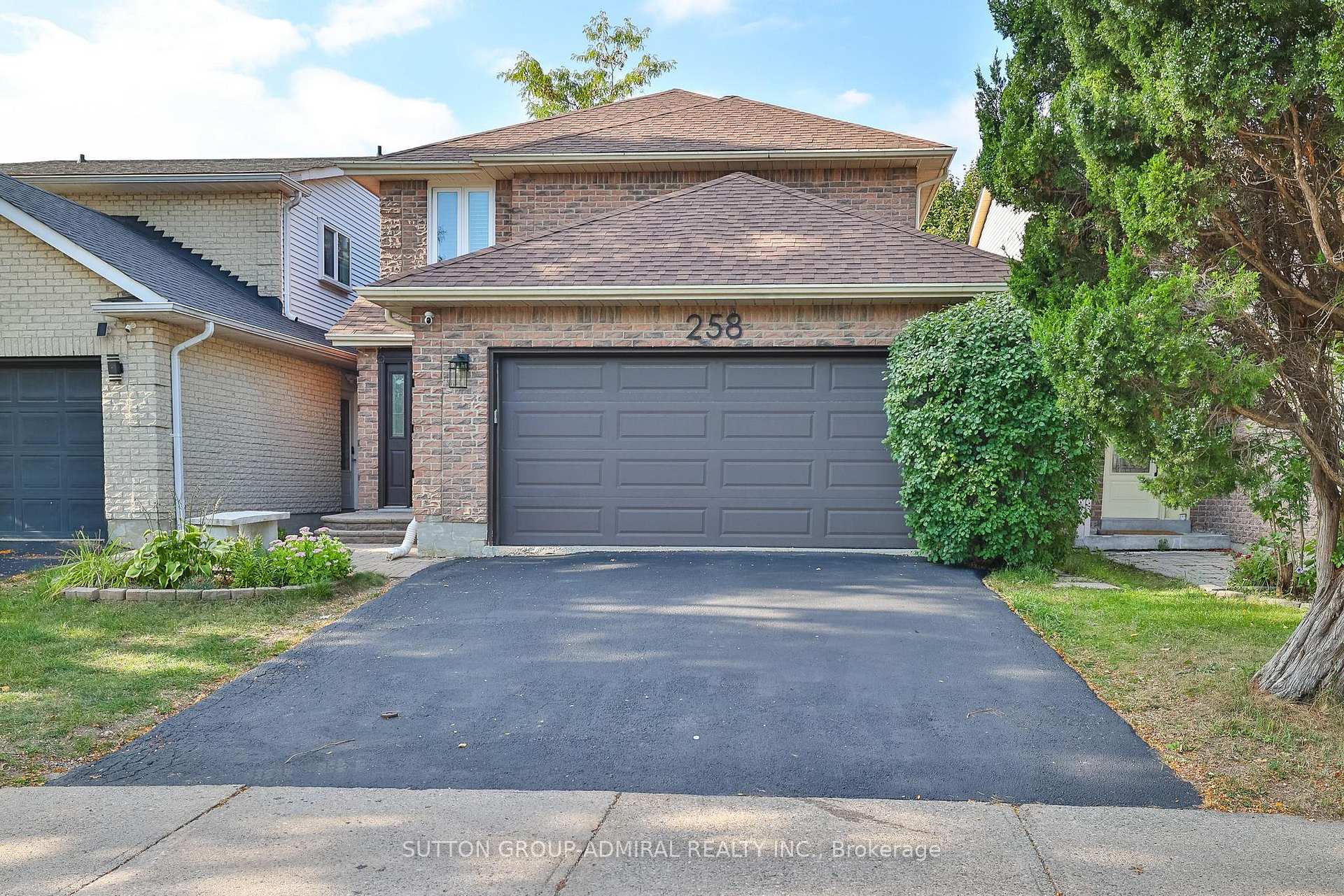 Photo 2 of 258 Mullen Drive, Vaughan, Brownridge — HOMEH