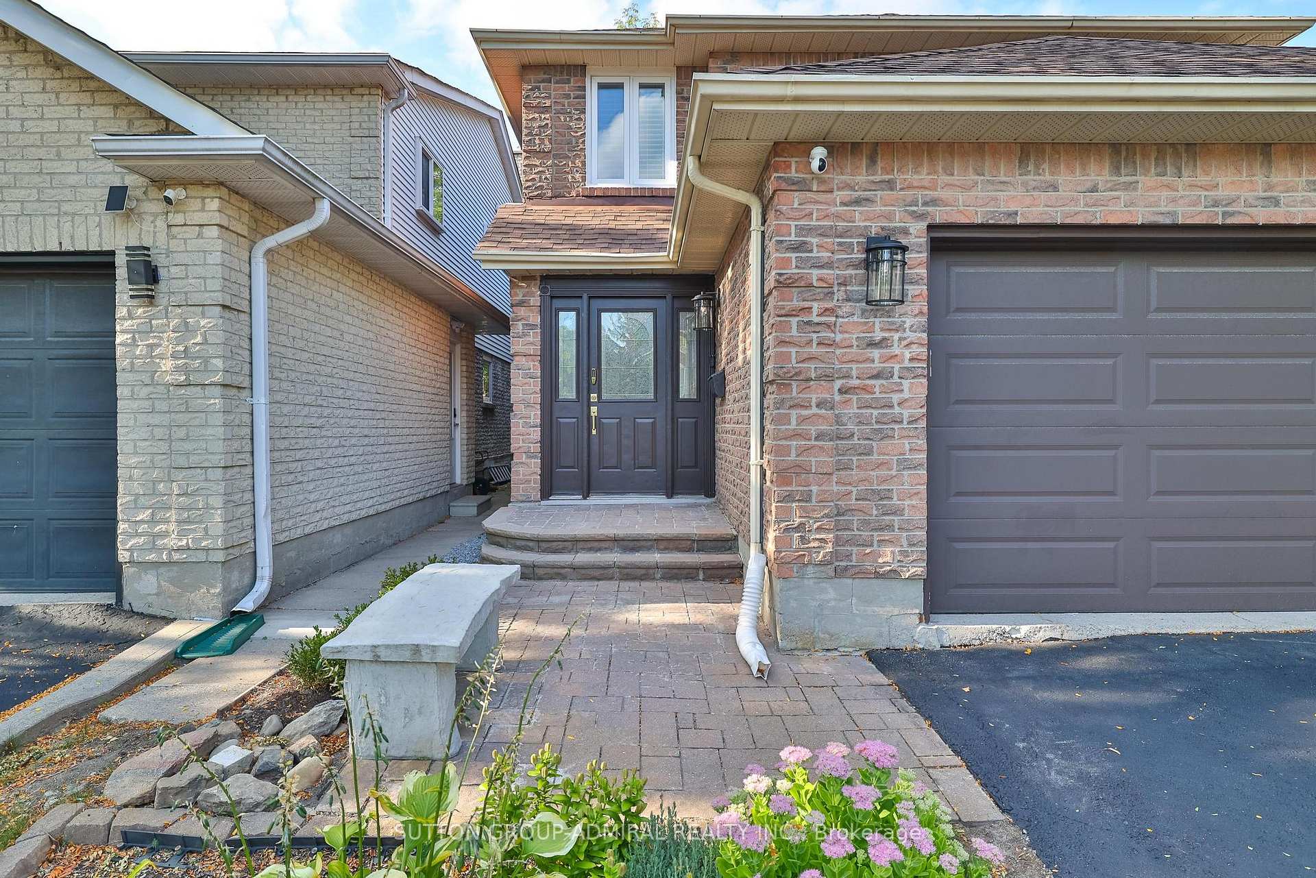 Photo 3 of 258 Mullen Drive, Vaughan, Brownridge — HOMEH