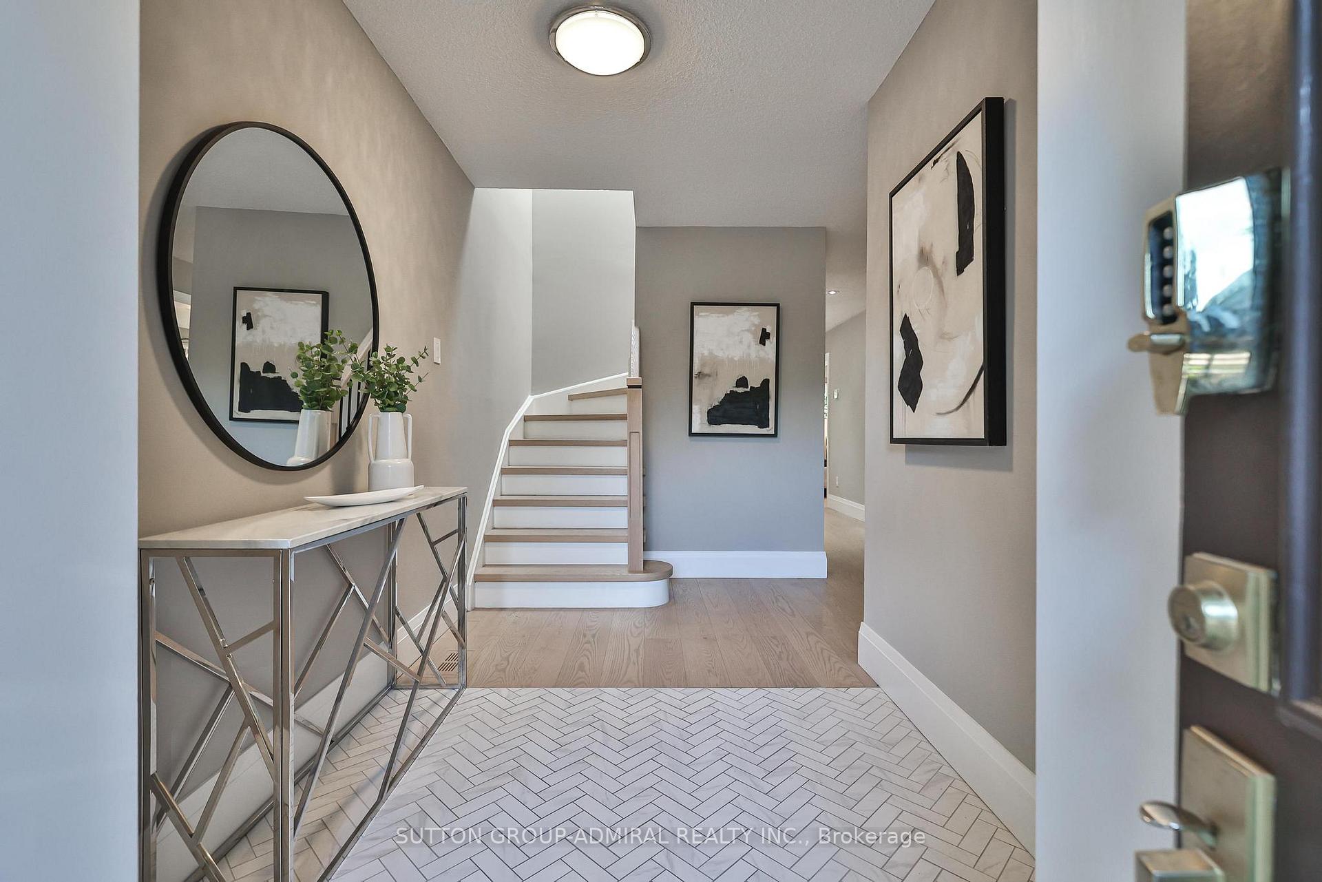 Photo 4 of 258 Mullen Drive, Vaughan, Brownridge — HOMEH