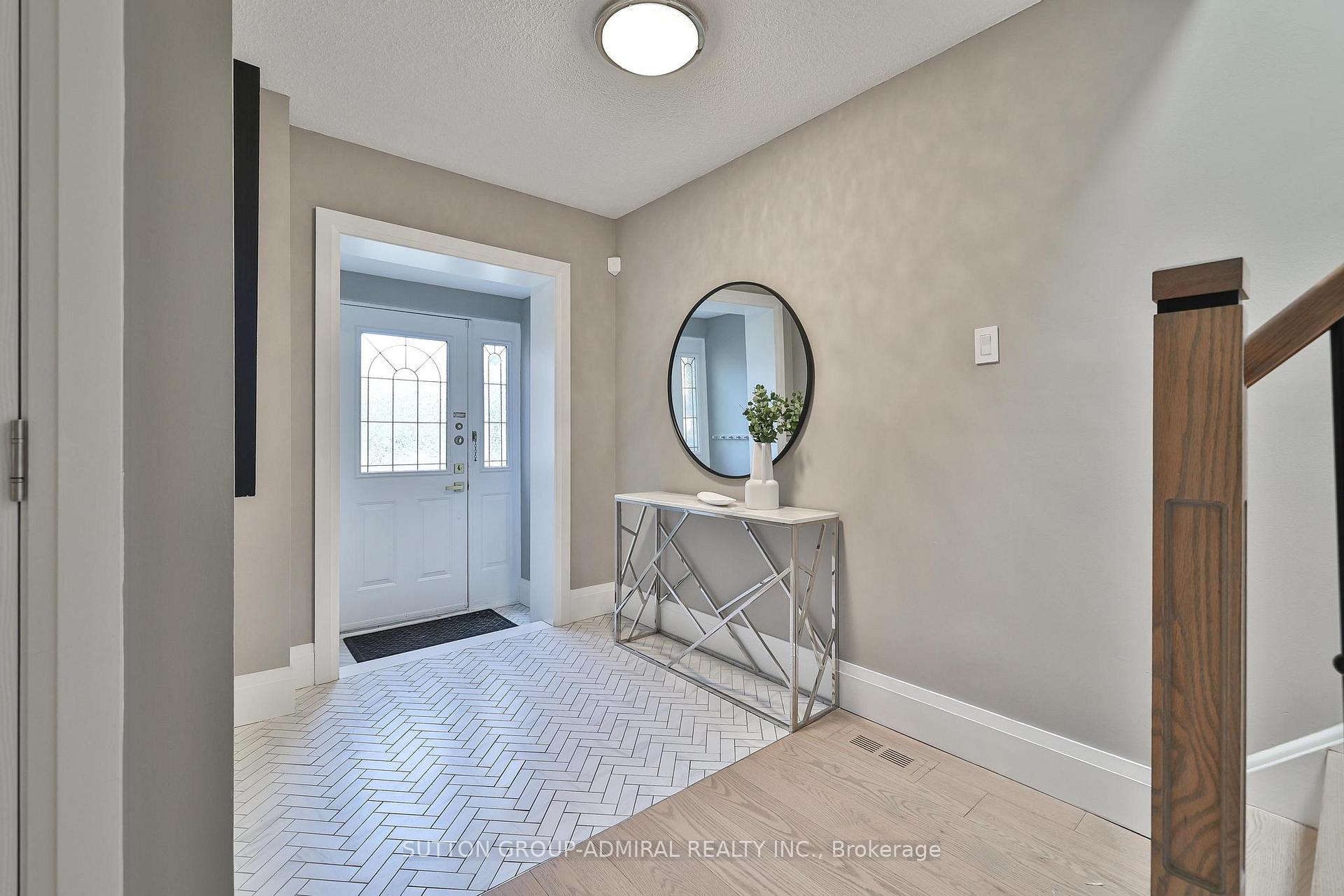 Photo 5 of 258 Mullen Drive, Vaughan, Brownridge — HOMEH