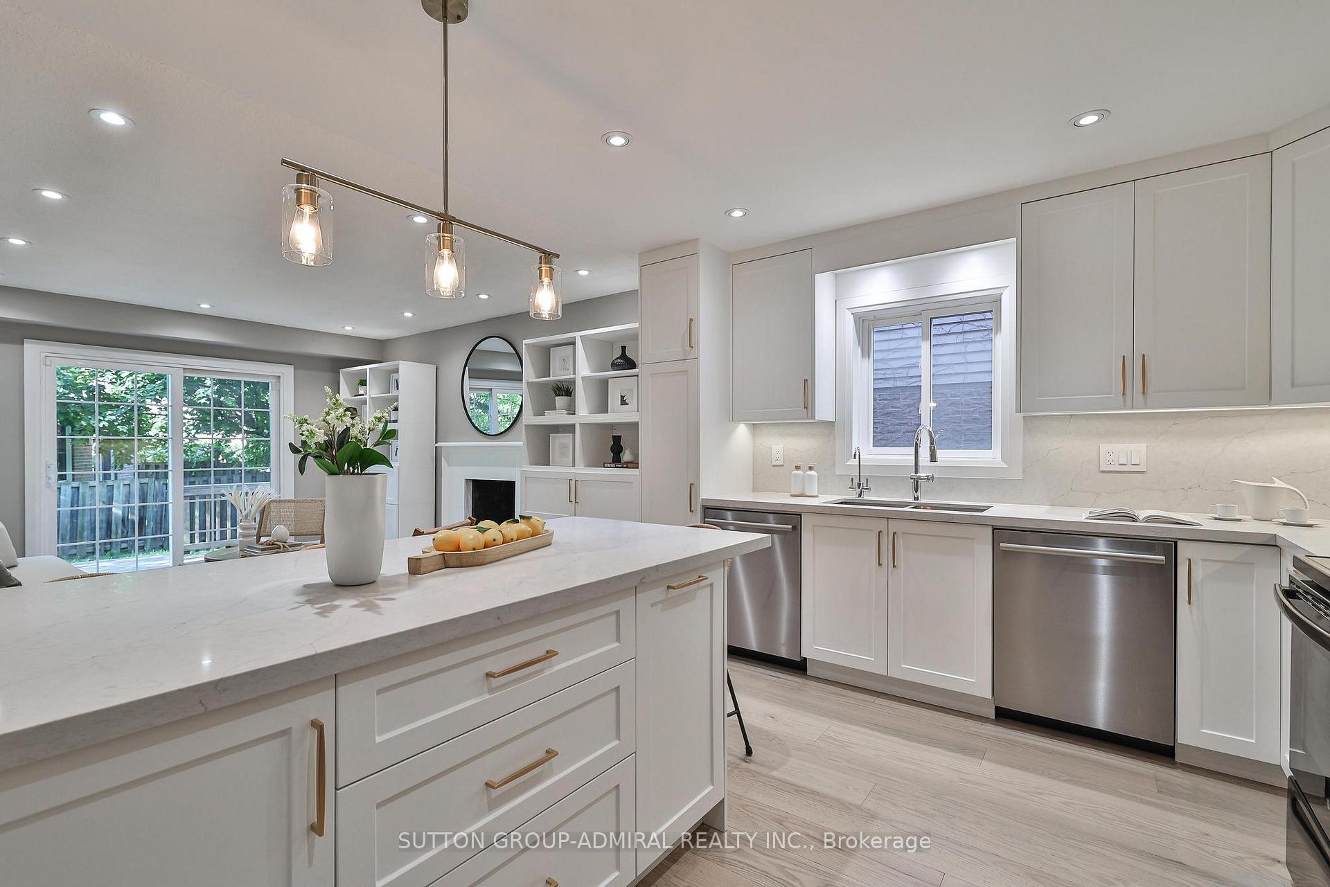 Photo 6 of 258 Mullen Drive, Vaughan, Brownridge — HOMEH