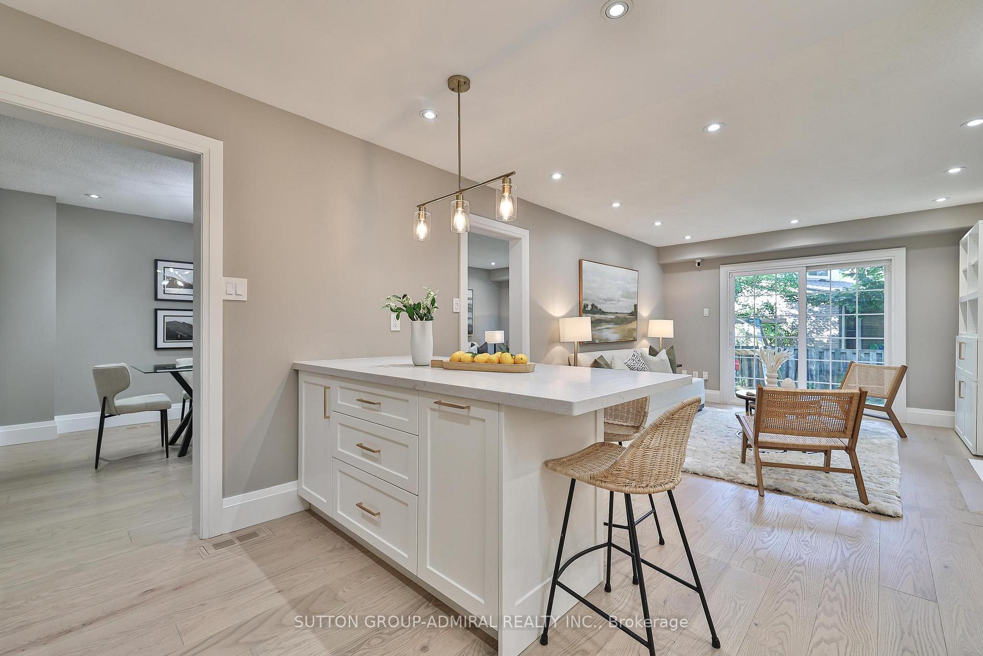 Photo 7 of 258 Mullen Drive, Vaughan, Brownridge — HOMEH