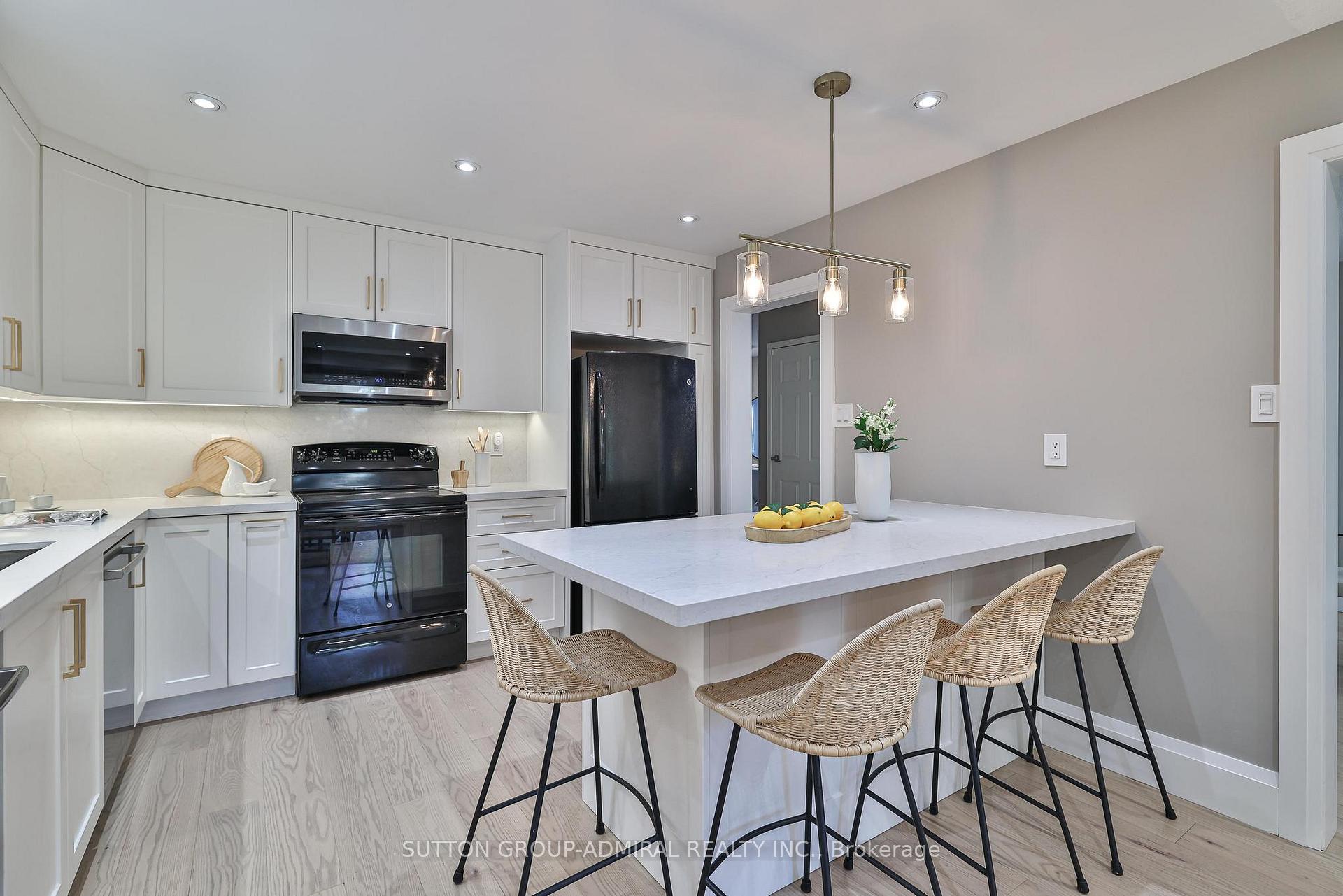 Photo 8 of 258 Mullen Drive, Vaughan, Brownridge — HOMEH