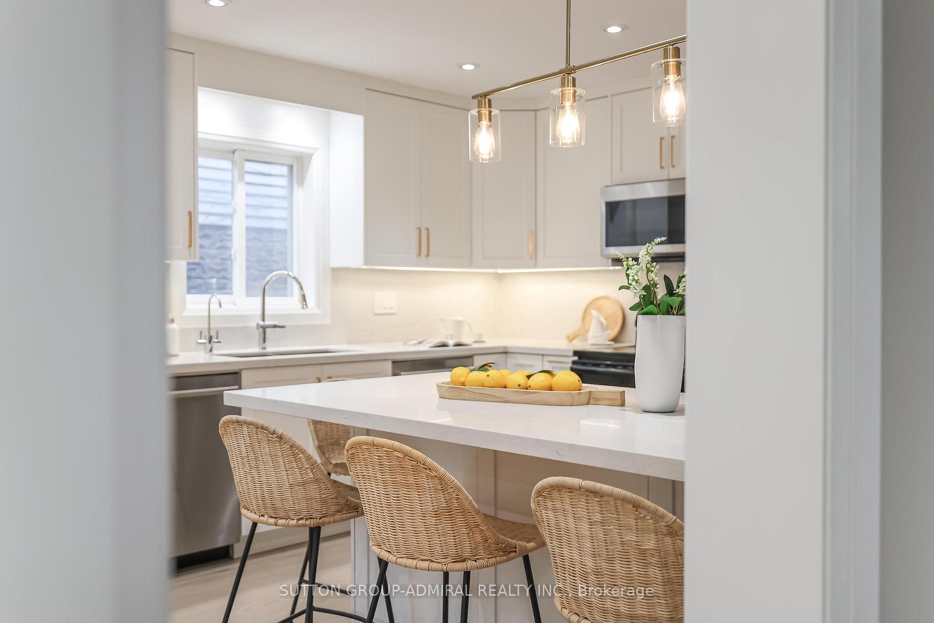 Photo 10 of 258 Mullen Drive, Vaughan, Brownridge — HOMEH