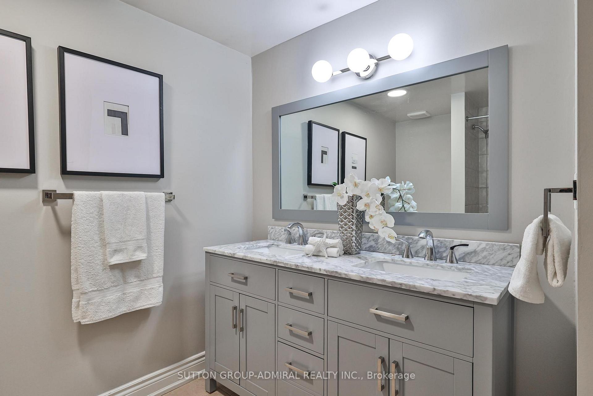 Photo 32 of 258 Mullen Drive, Vaughan, Brownridge — HOMEH