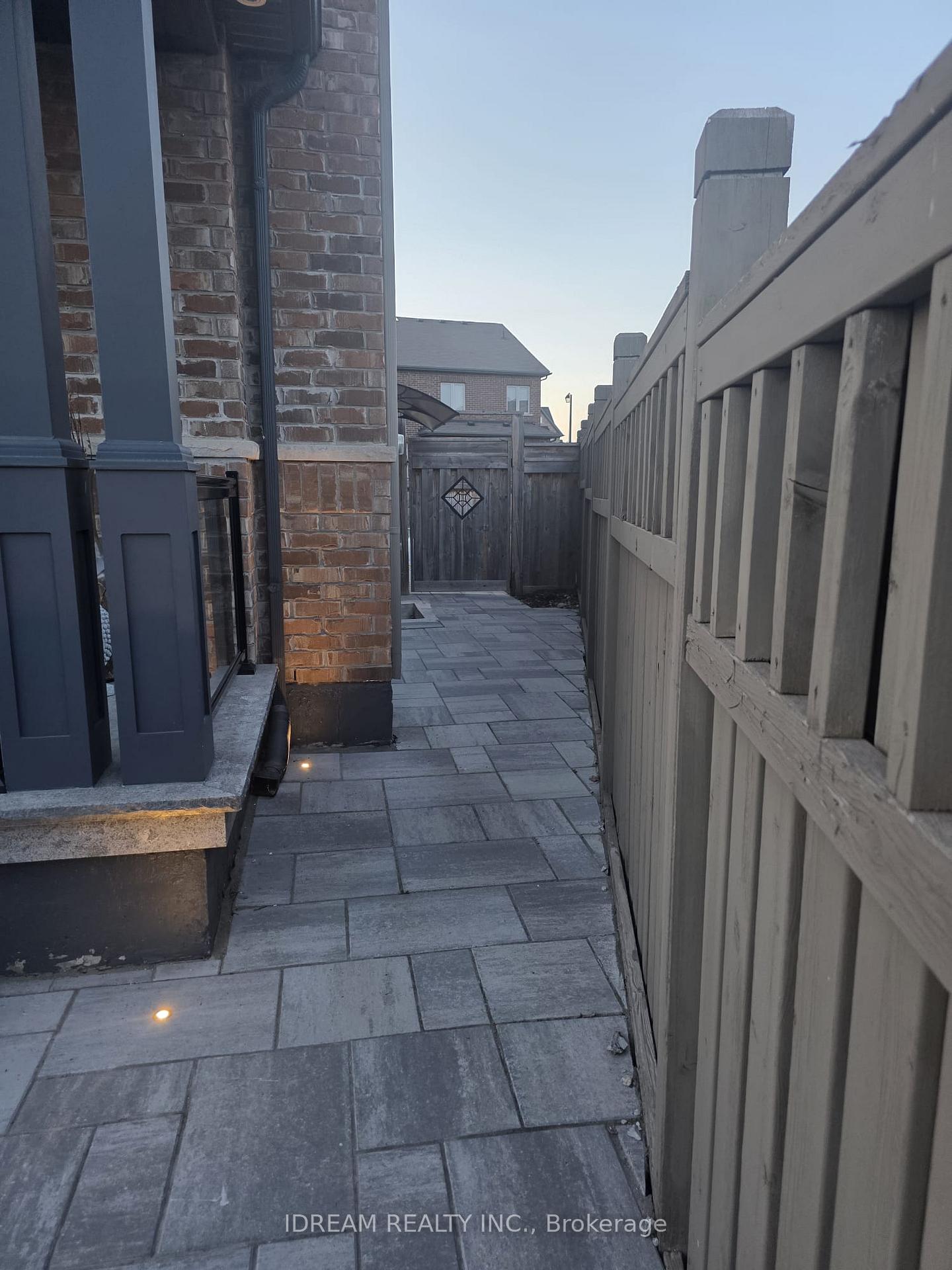 Photo 2 of Unit Bsmt, 2 Elderslie Crescent, Vaughan, Kleinburg — HOMEH