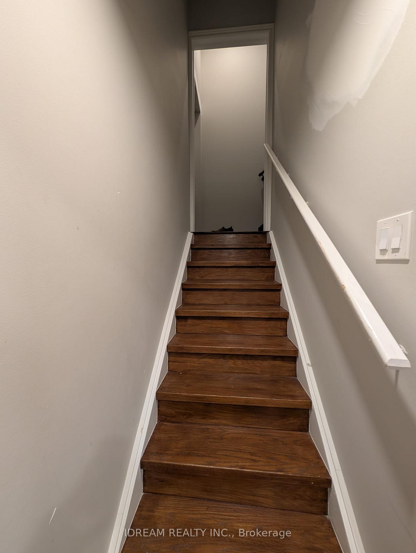 Photo 4 of Unit Bsmt, 2 Elderslie Crescent, Vaughan, Kleinburg — HOMEH