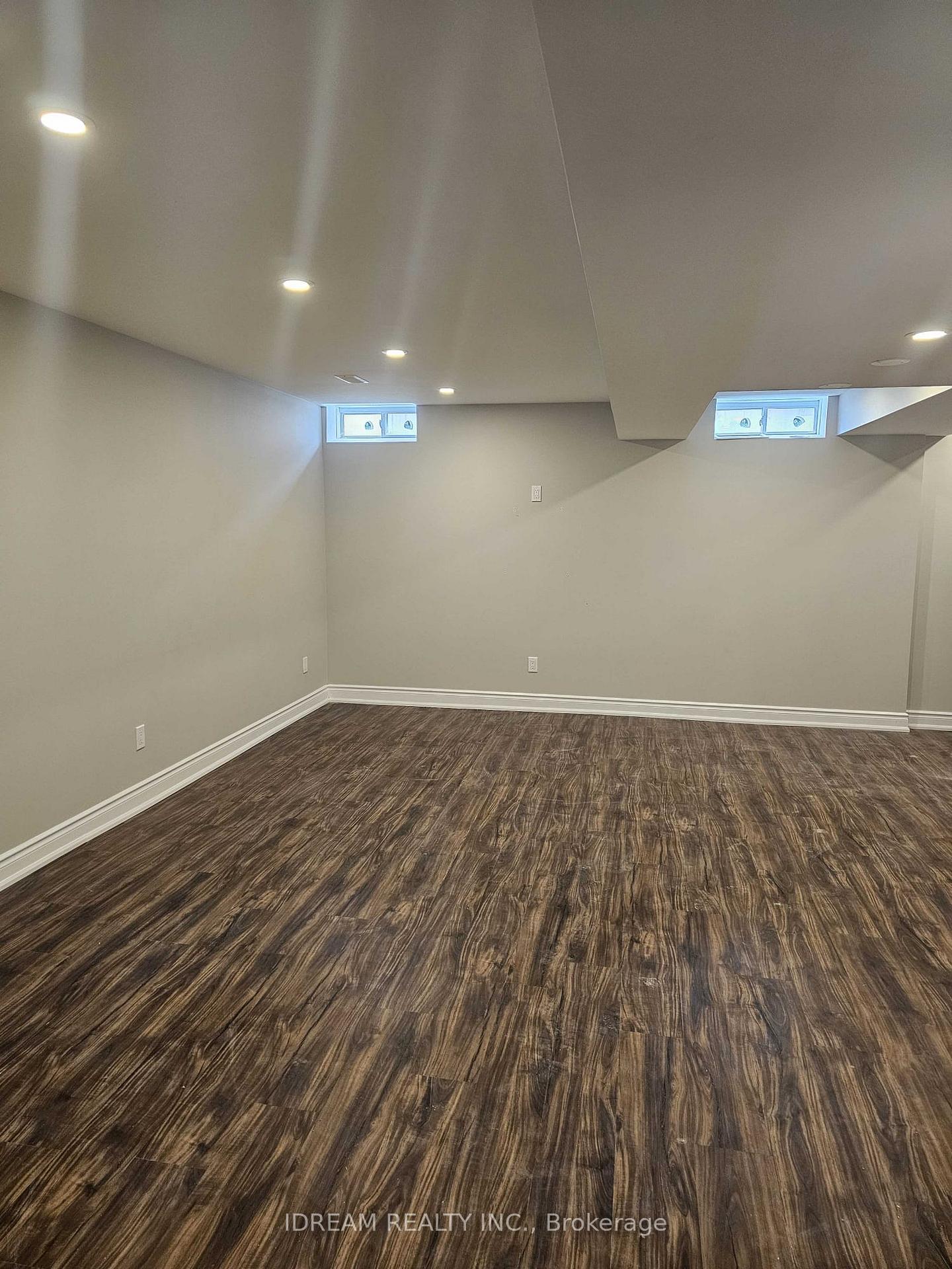 Photo 7 of Unit Bsmt, 2 Elderslie Crescent, Vaughan, Kleinburg — HOMEH