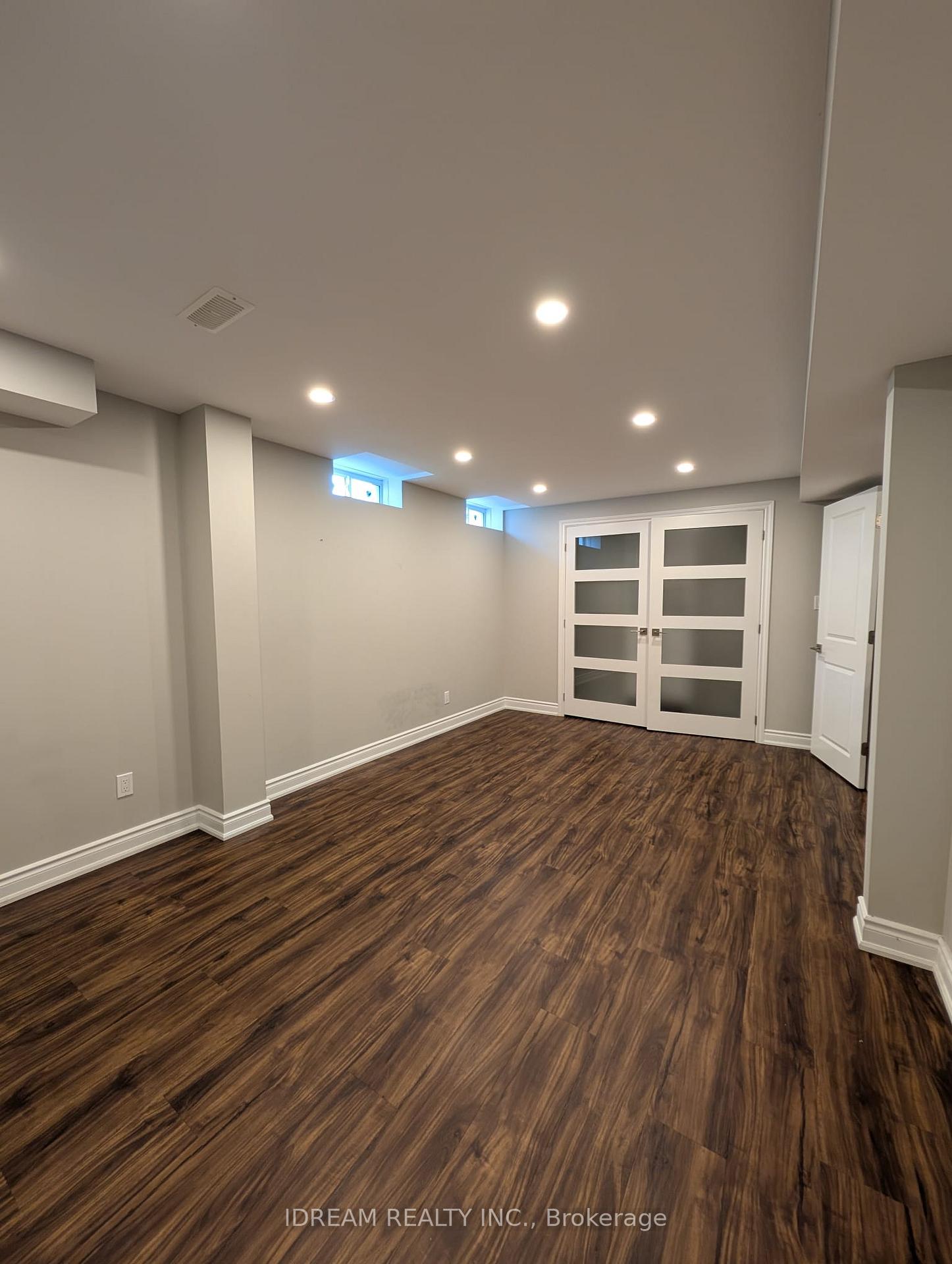 Photo 8 of Unit Bsmt, 2 Elderslie Crescent, Vaughan, Kleinburg — HOMEH