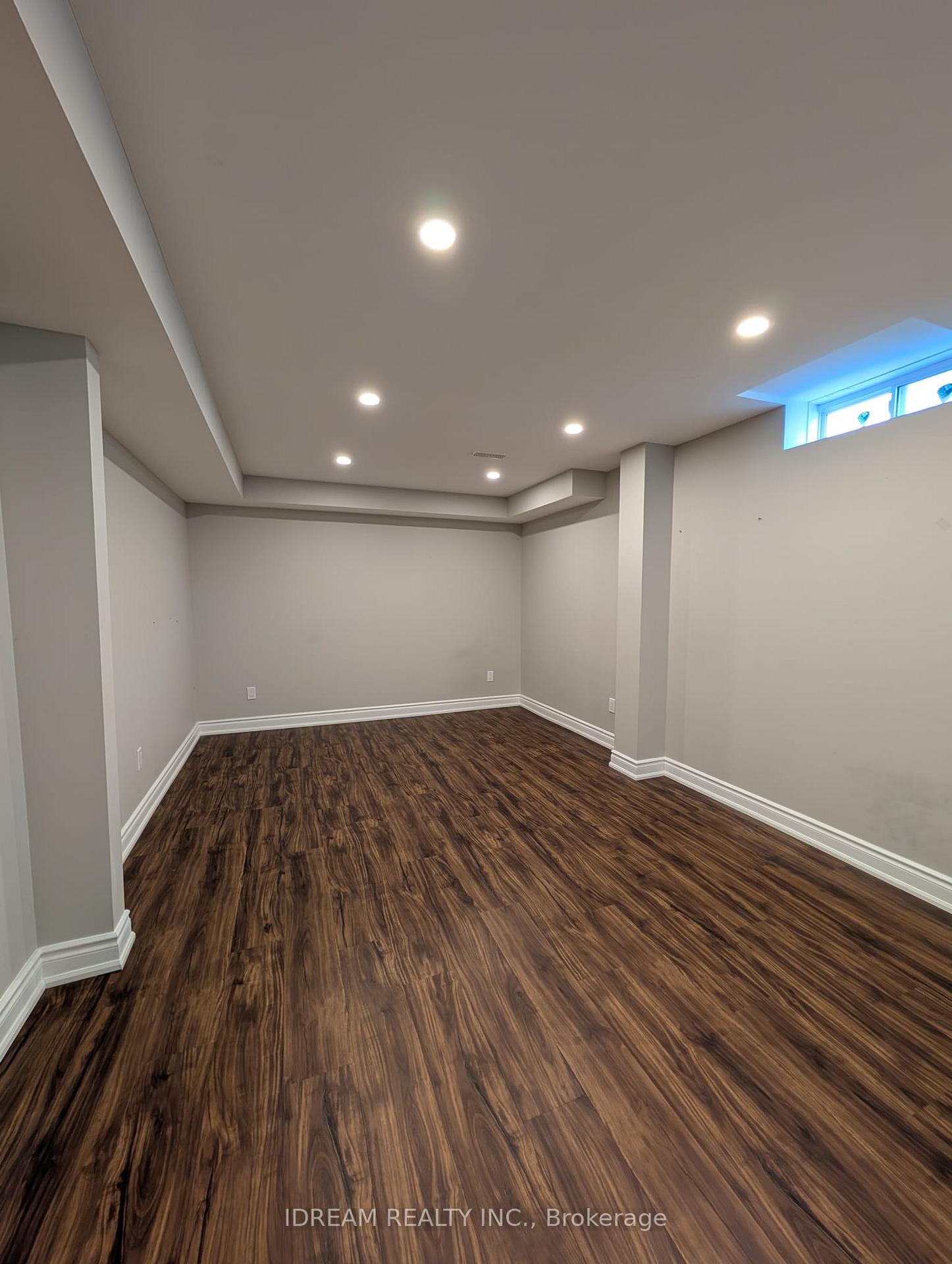 Photo 9 of Unit Bsmt, 2 Elderslie Crescent, Vaughan, Kleinburg — HOMEH