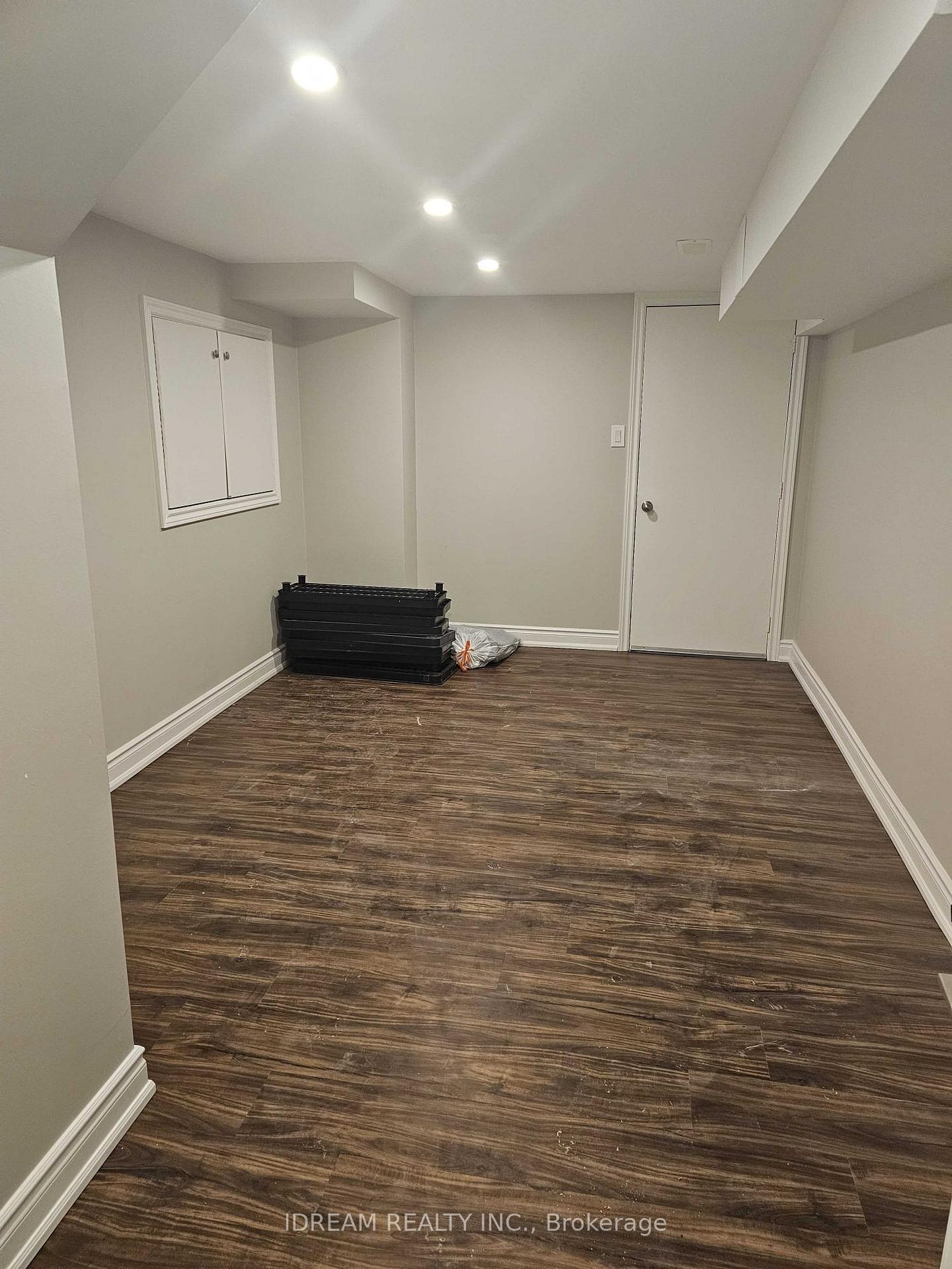 Photo 12 of Unit Bsmt, 2 Elderslie Crescent, Vaughan, Kleinburg — HOMEH