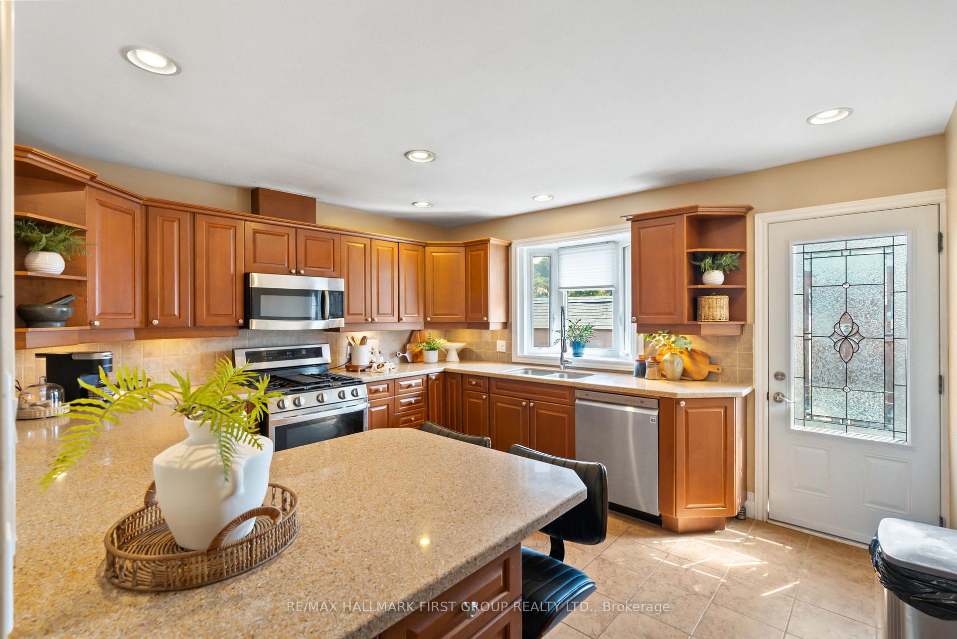 Photo 3 of 205 Saint Peter Street, Whitby, Downtown Whitby — HOMEH