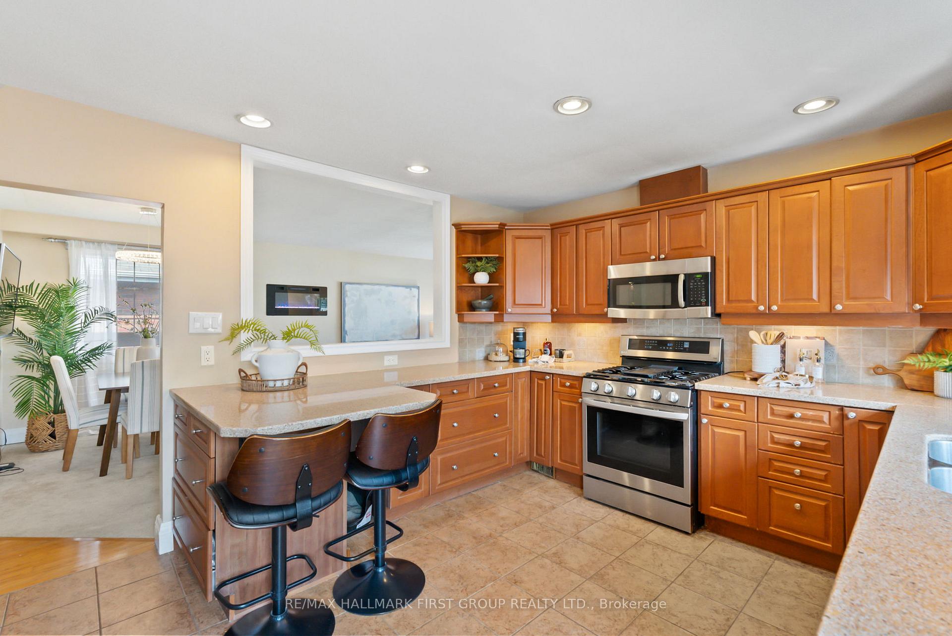 Photo 4 of 205 Saint Peter Street, Whitby, Downtown Whitby — HOMEH