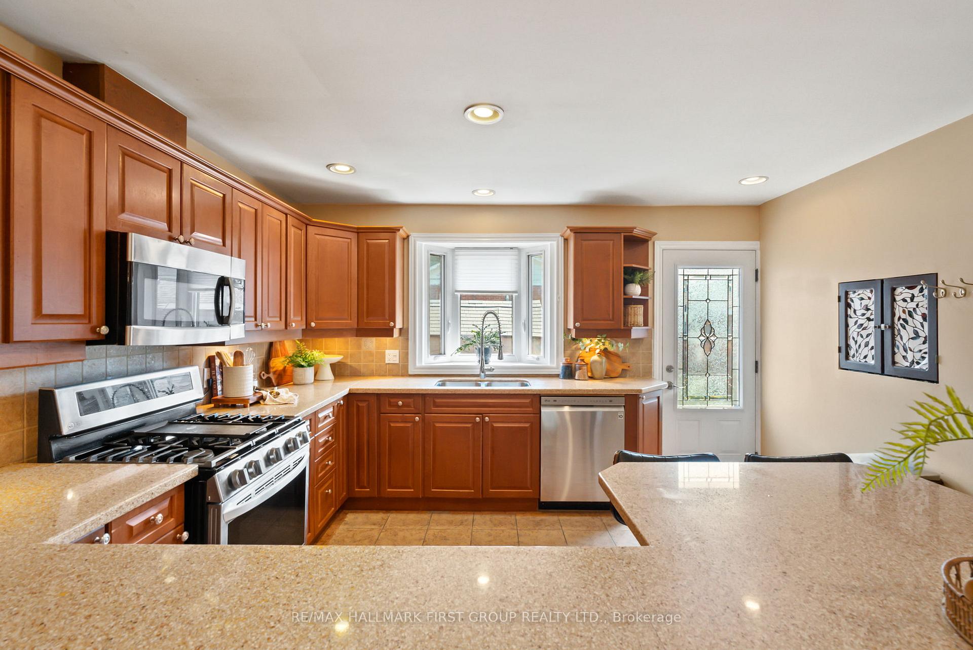 Photo 5 of 205 Saint Peter Street, Whitby, Downtown Whitby — HOMEH