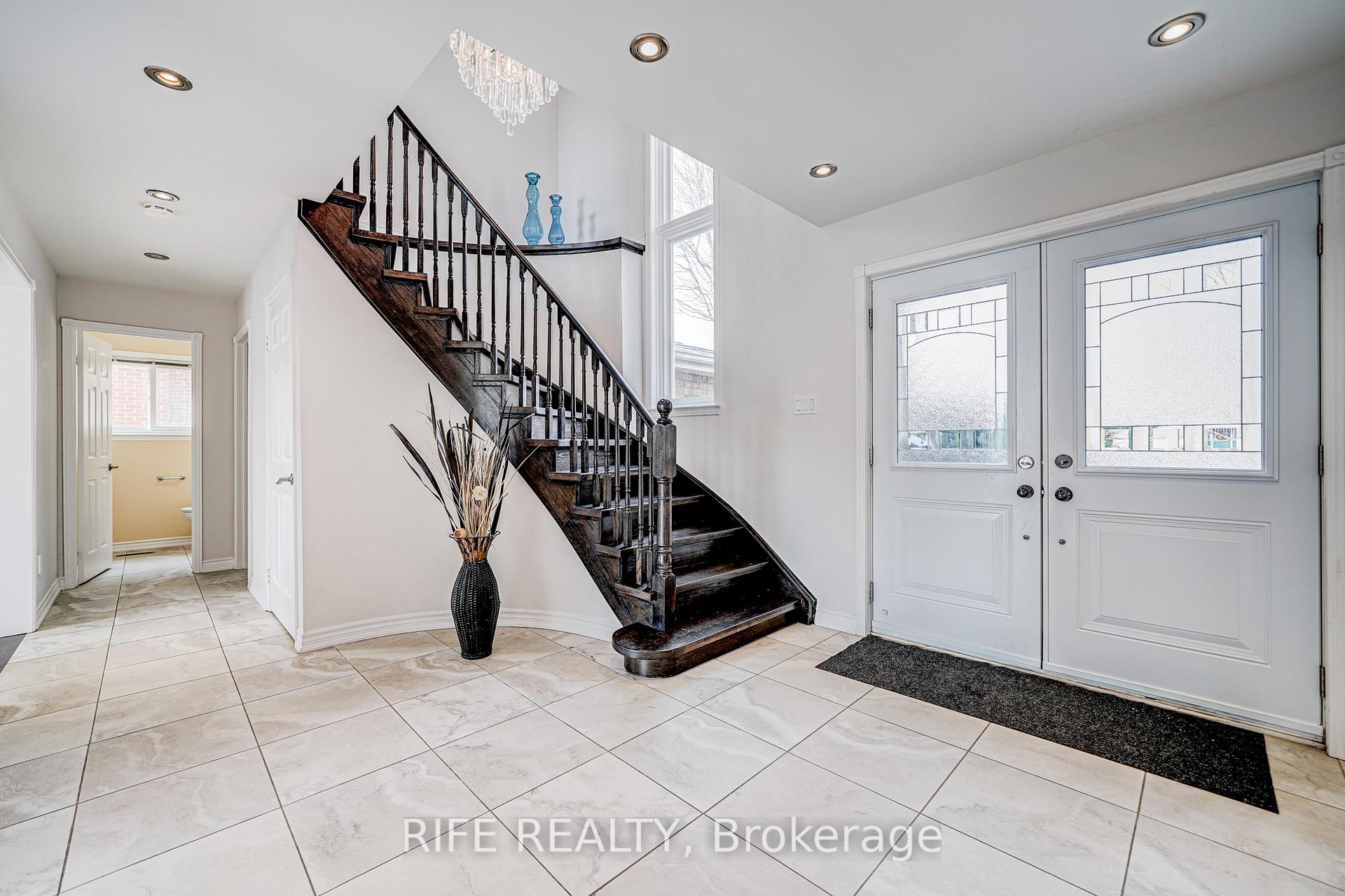 Photo 3 of 41 Briarwood Road, Markham, Unionville — HOMEH