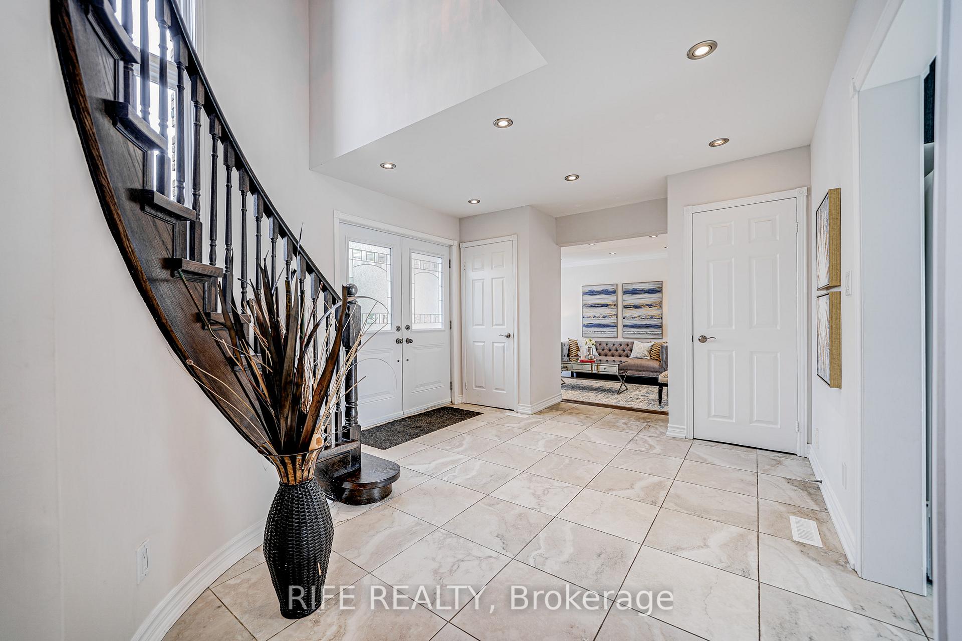 Photo 4 of 41 Briarwood Road, Markham, Unionville — HOMEH