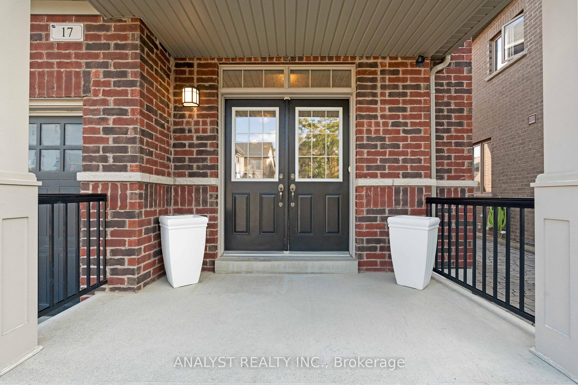 Photo 4 of 17 Herzl Street, Vaughan, Kleinburg — HOMEH