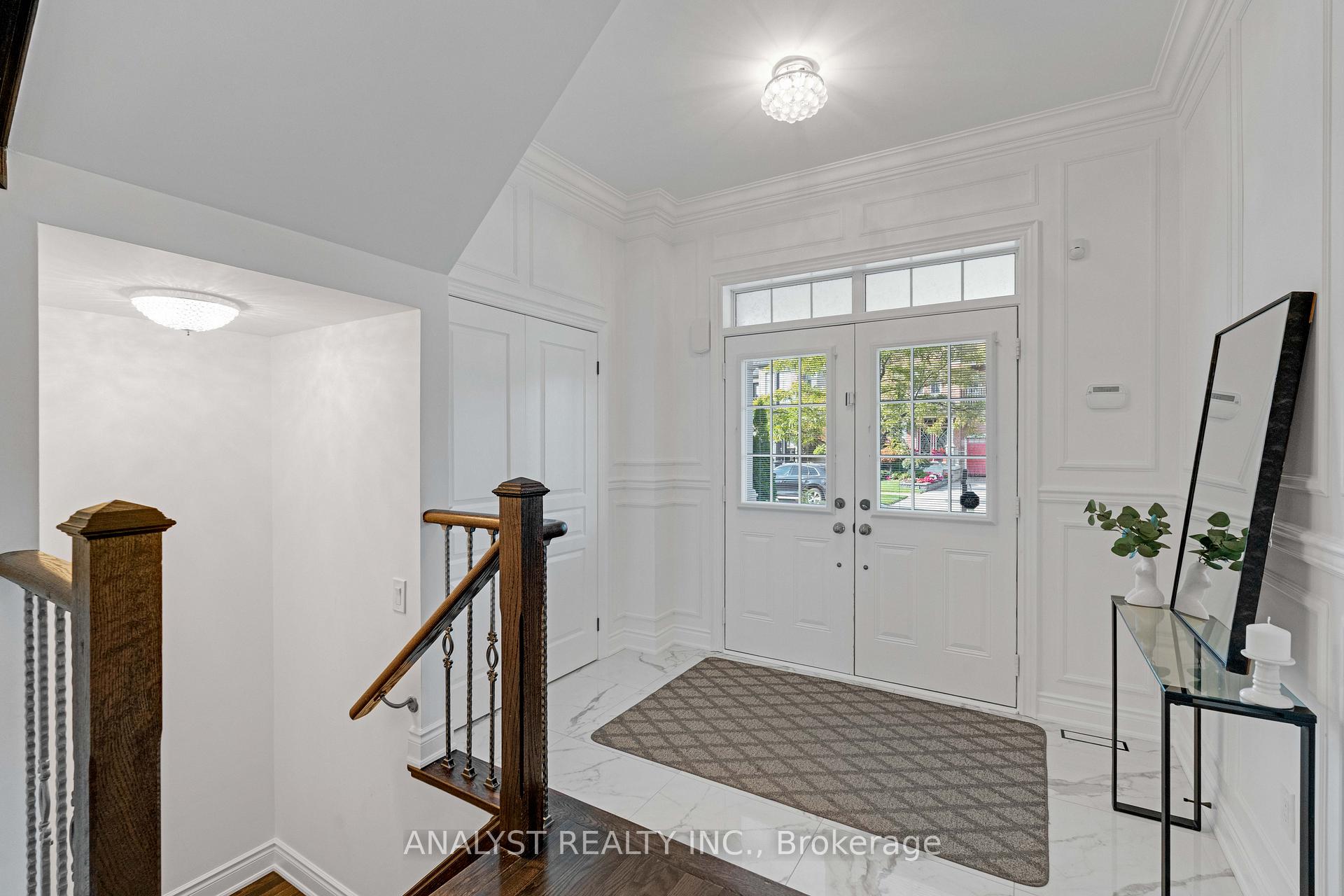 Photo 5 of 17 Herzl Street, Vaughan, Kleinburg — HOMEH