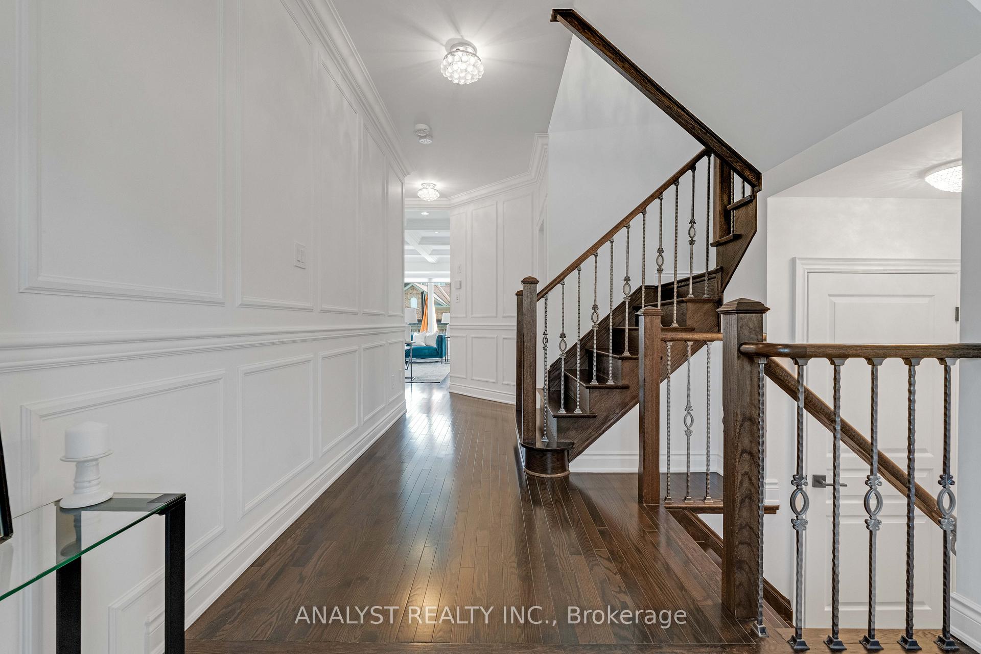 Photo 6 of 17 Herzl Street, Vaughan, Kleinburg — HOMEH