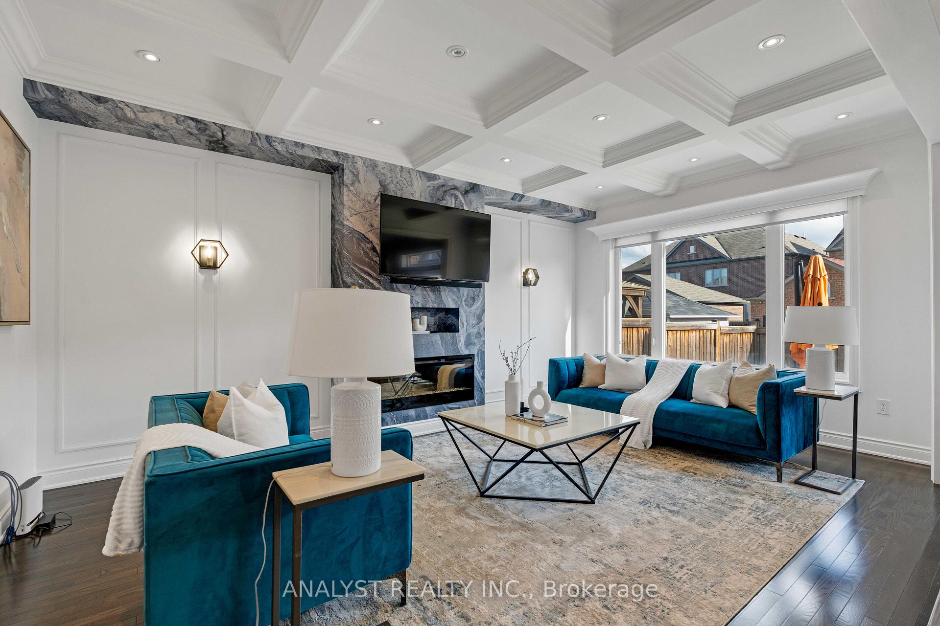 Photo 7 of 17 Herzl Street, Vaughan, Kleinburg — HOMEH