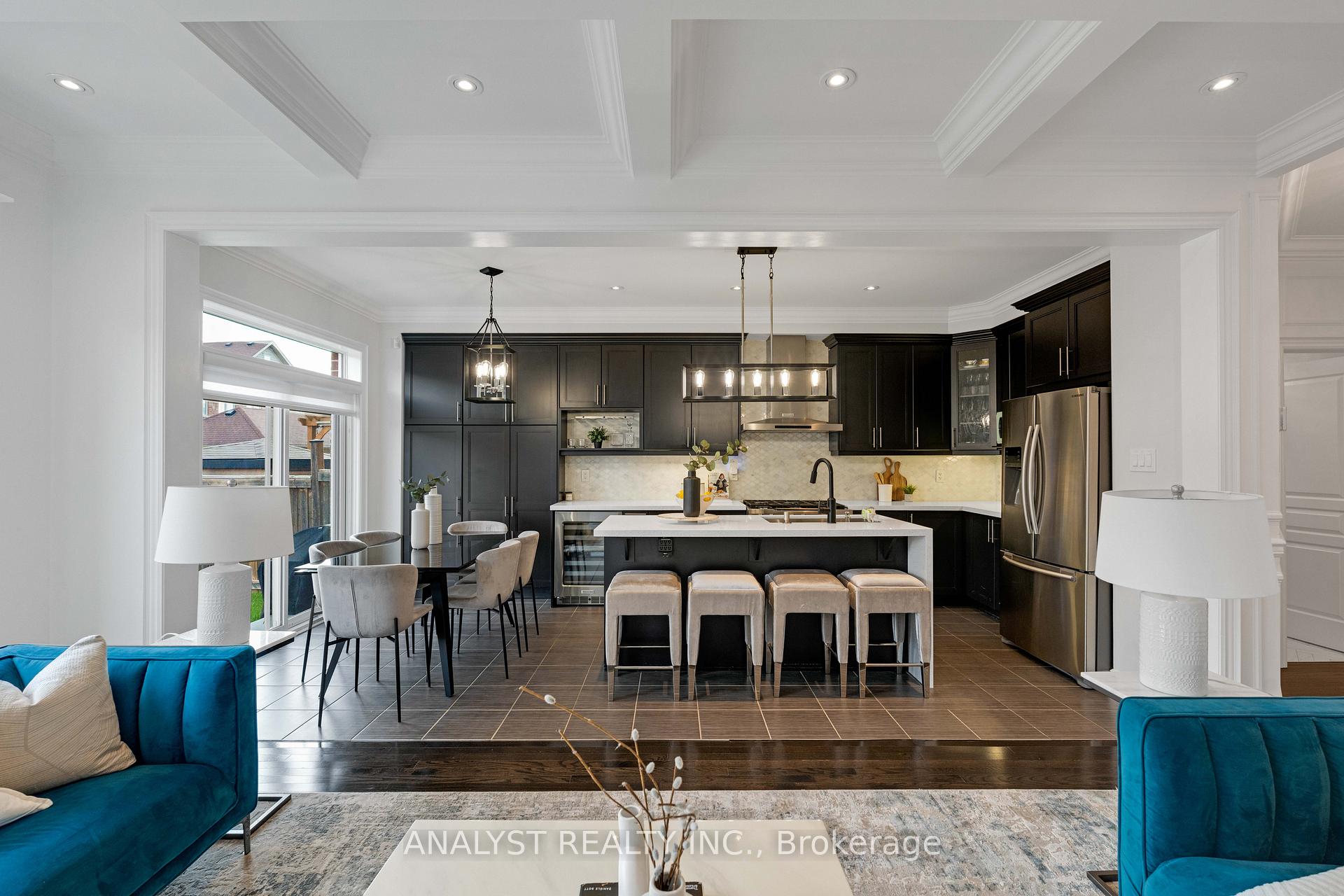 Photo 10 of 17 Herzl Street, Vaughan, Kleinburg — HOMEH