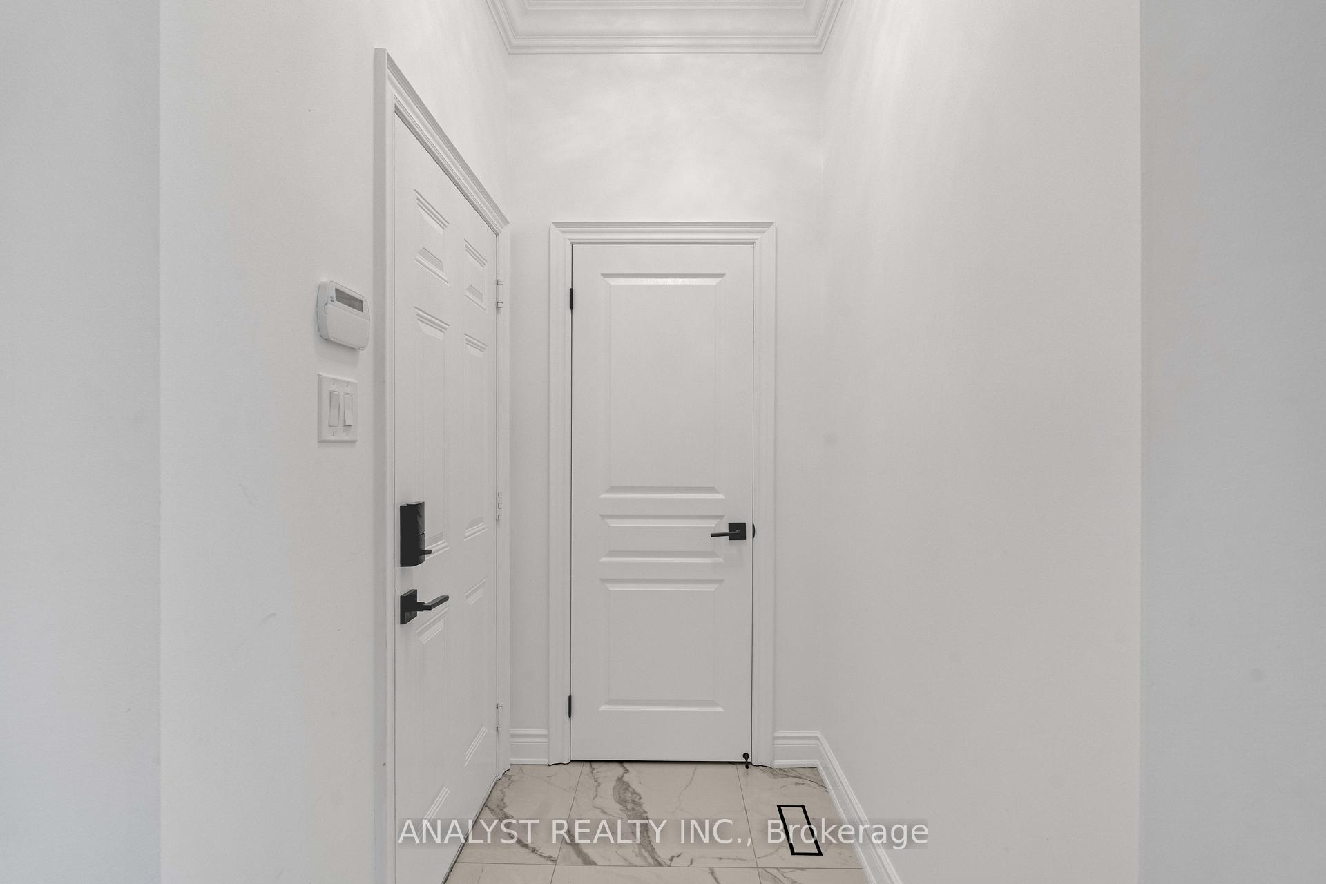 Photo 16 of 17 Herzl Street, Vaughan, Kleinburg — HOMEH