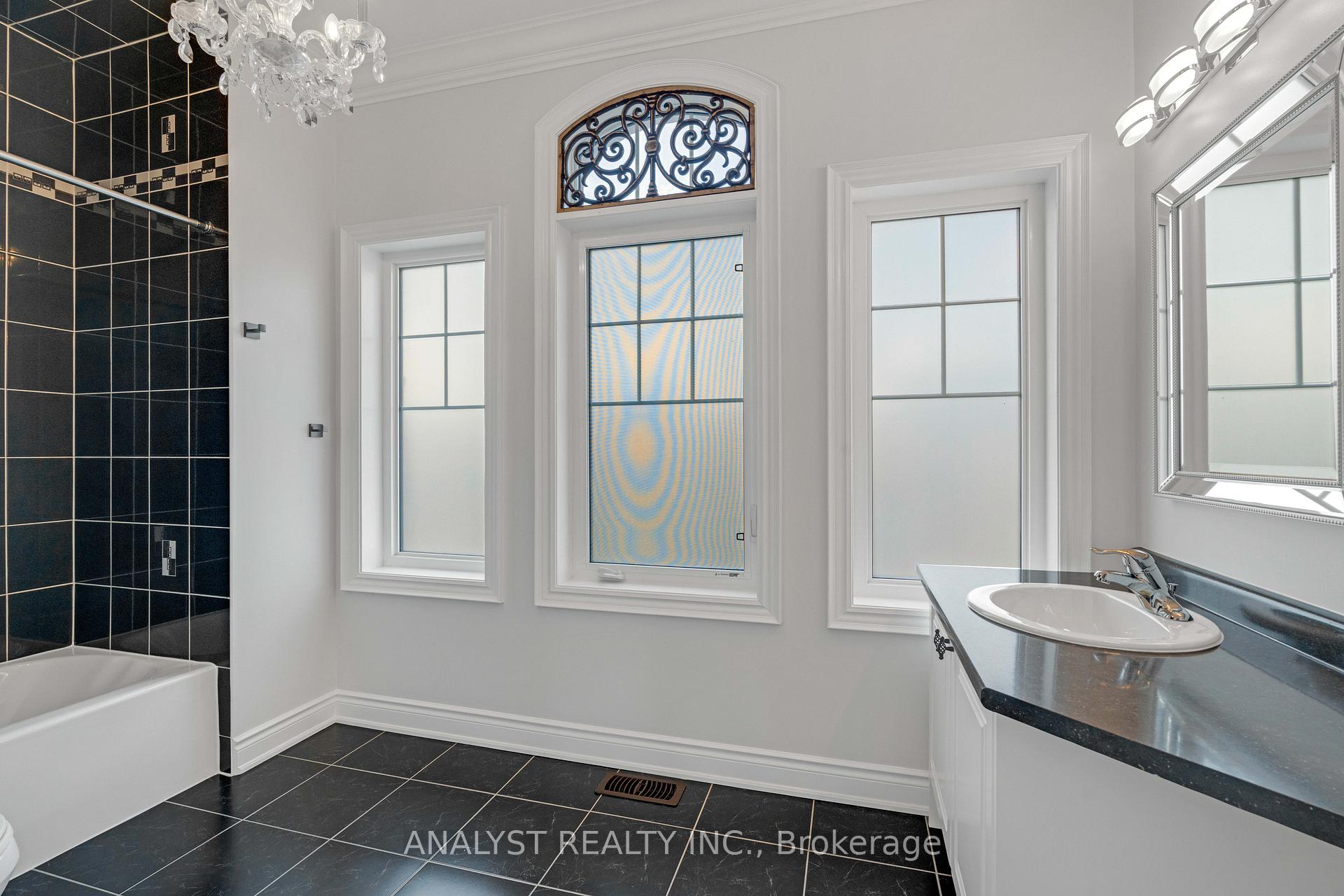 Photo 28 of 17 Herzl Street, Vaughan, Kleinburg — HOMEH
