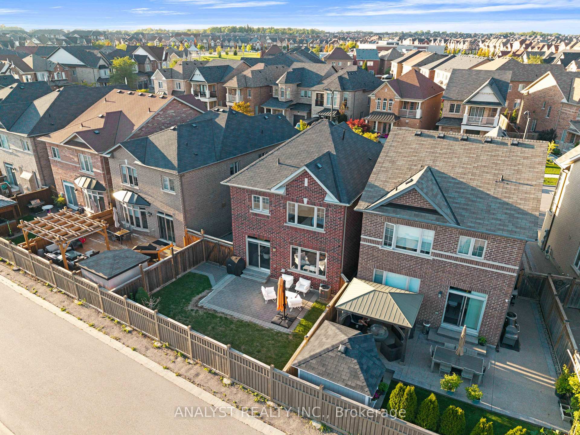 Photo 33 of 17 Herzl Street, Vaughan, Kleinburg — HOMEH
