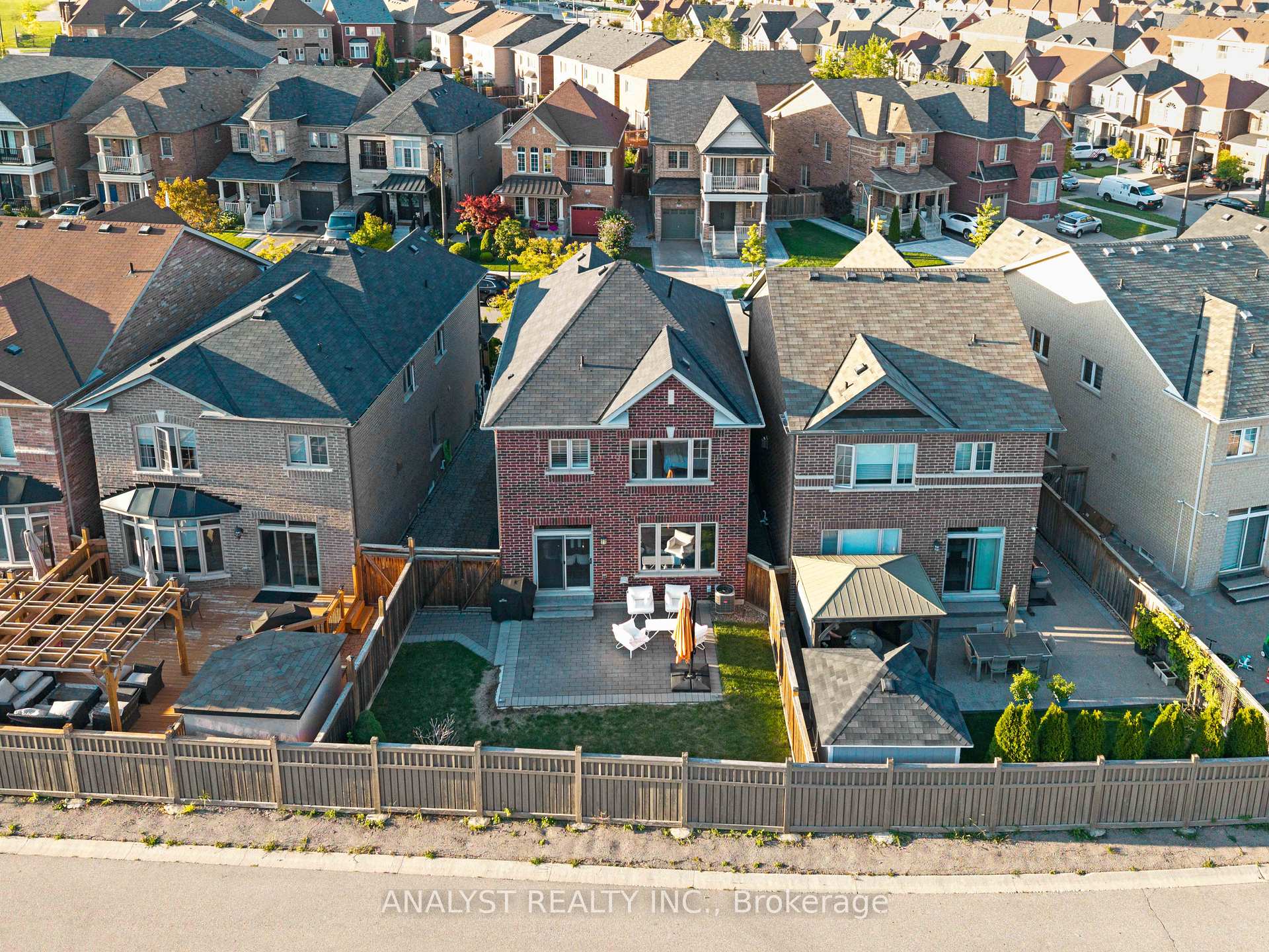 Photo 34 of 17 Herzl Street, Vaughan, Kleinburg — HOMEH