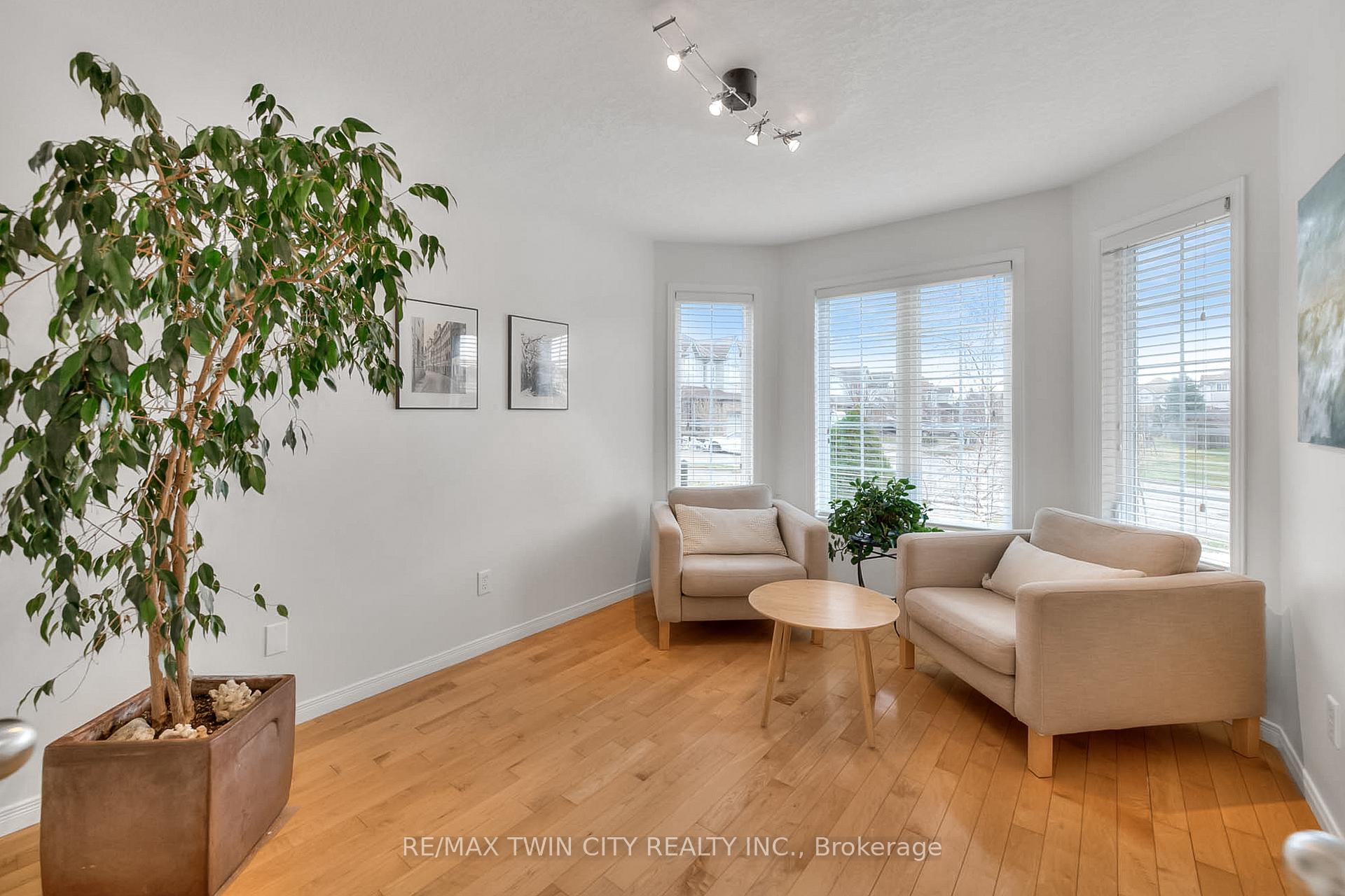 Photo 4 of 755 Shediac Crescent, Waterloo — HOMEH