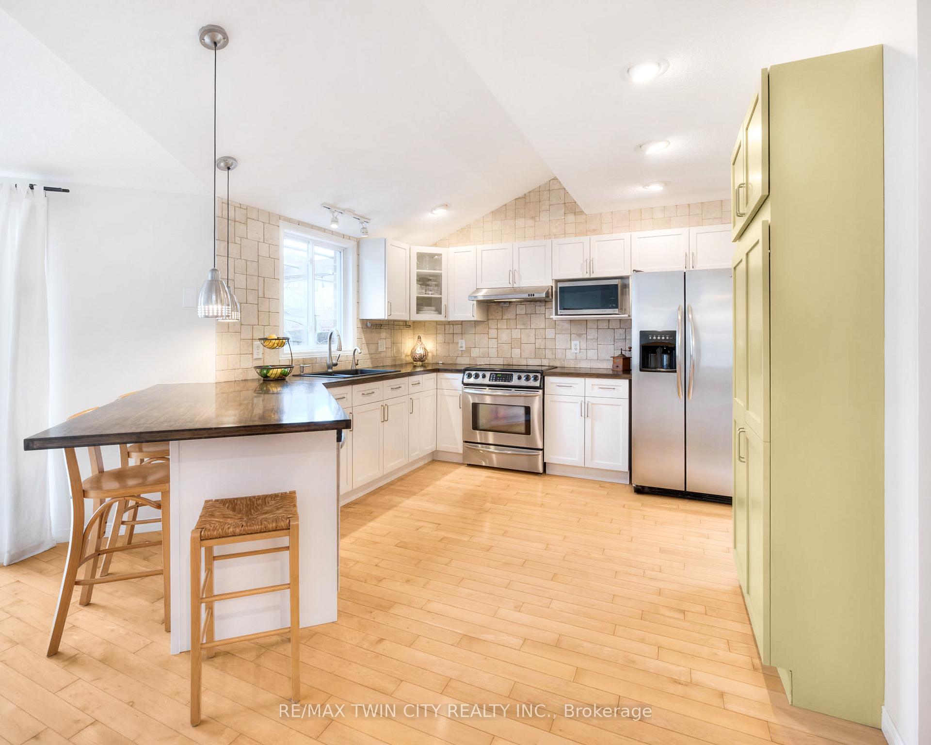 Photo 10 of 755 Shediac Crescent, Waterloo — HOMEH