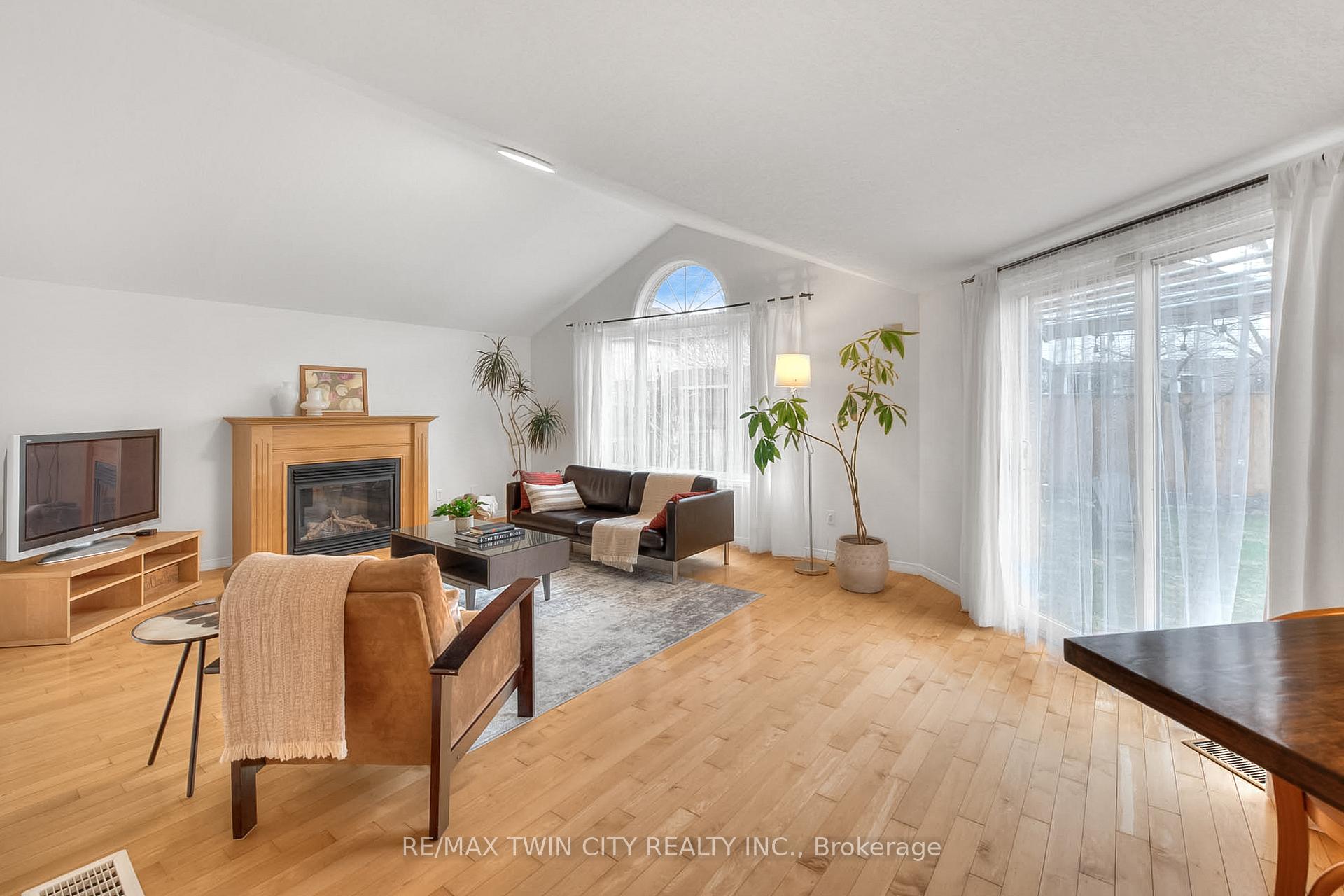 Photo 16 of 755 Shediac Crescent, Waterloo — HOMEH