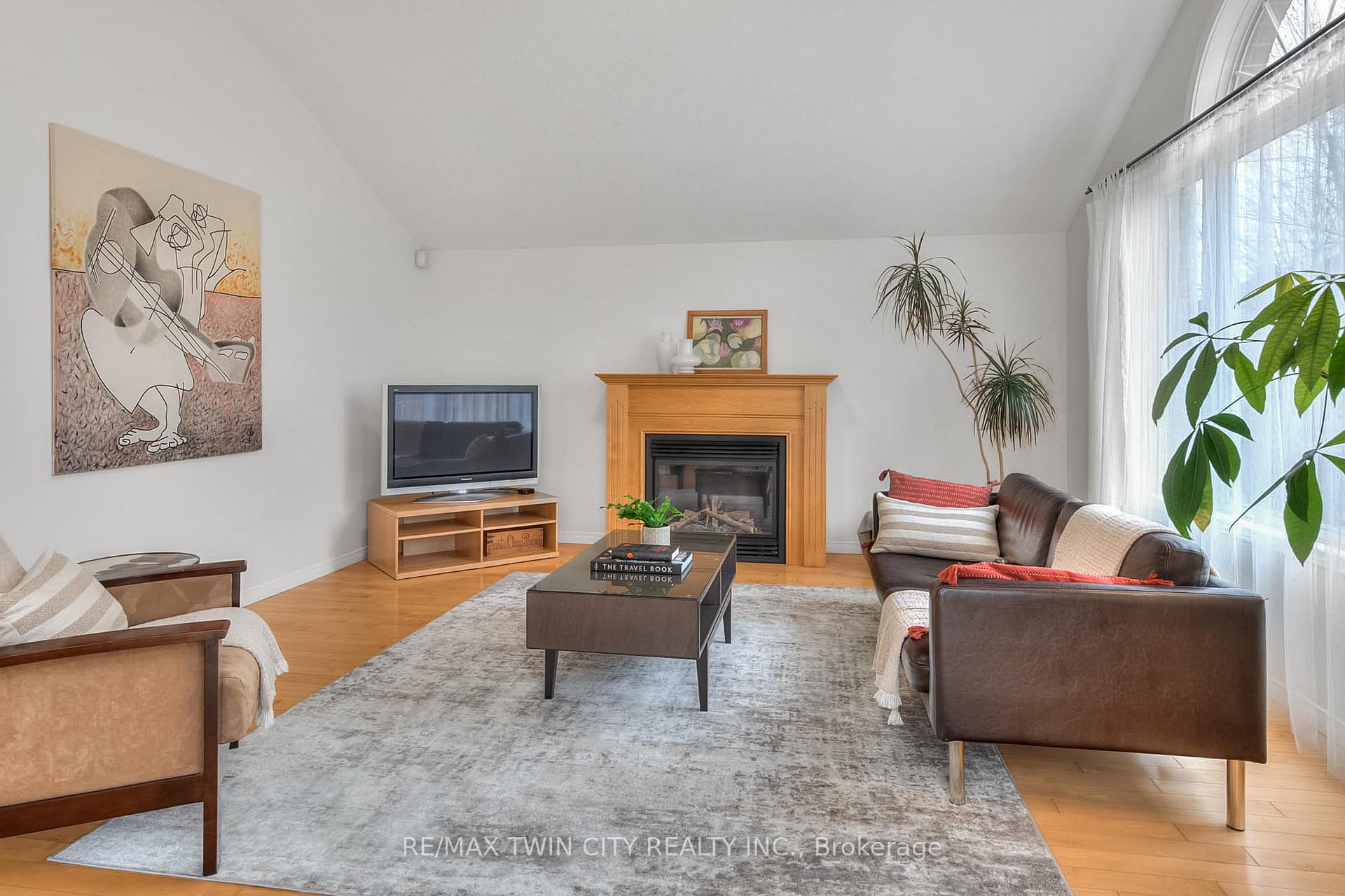 Photo 17 of 755 Shediac Crescent, Waterloo — HOMEH