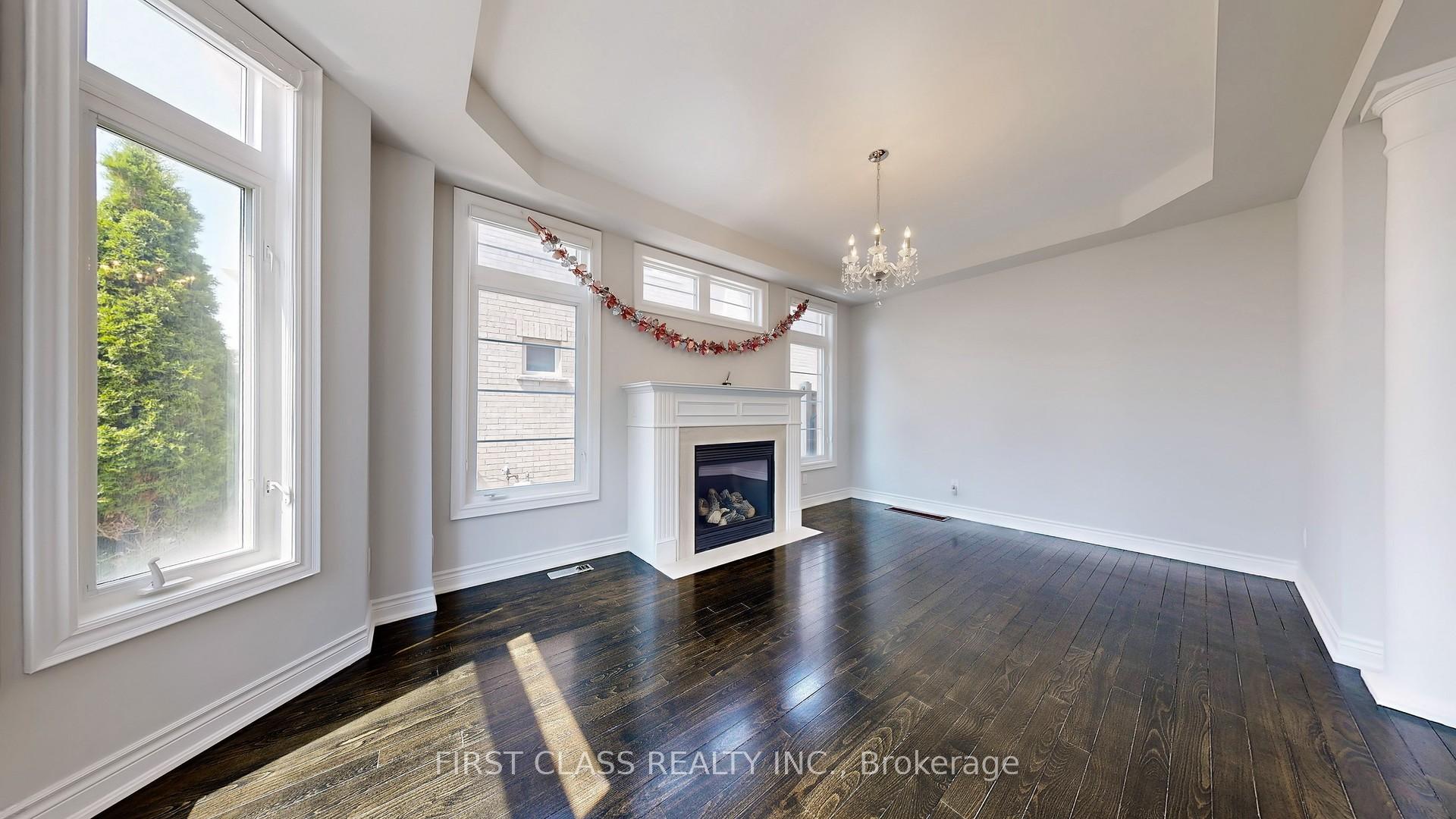 Photo 3 of 69 Weslock Crescent, Aurora, Bayview Northeast — HOMEH