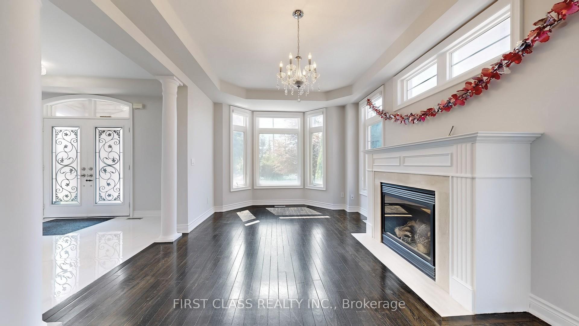 Photo 4 of 69 Weslock Crescent, Aurora, Bayview Northeast — HOMEH