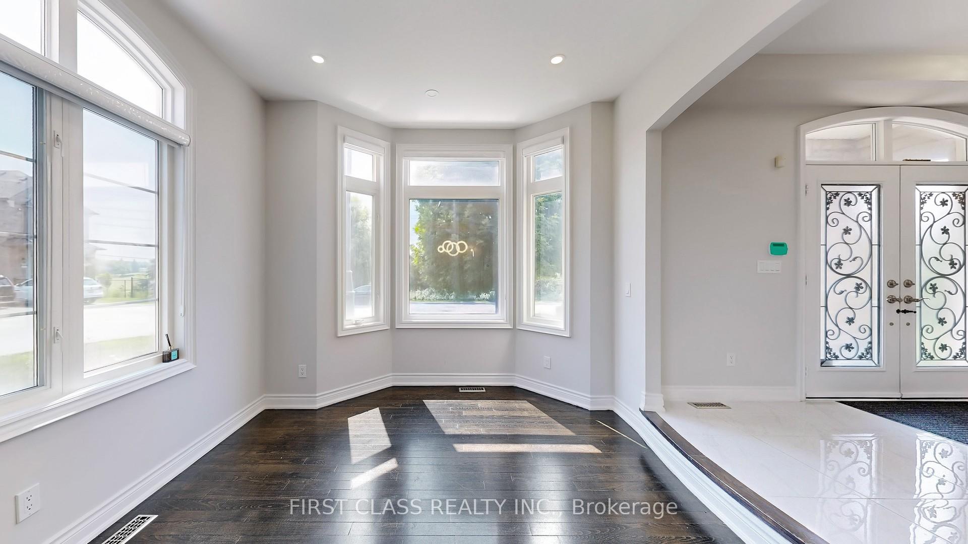 Photo 7 of 69 Weslock Crescent, Aurora, Bayview Northeast — HOMEH