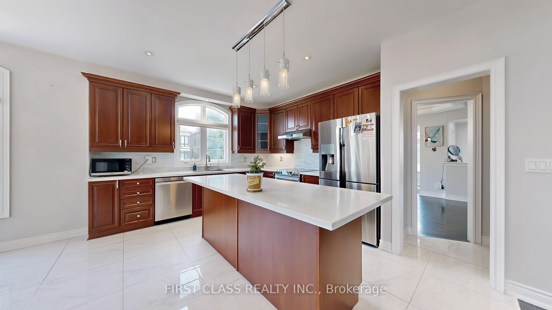 Photo 18 of 69 Weslock Crescent, Aurora, Bayview Northeast — HOMEH