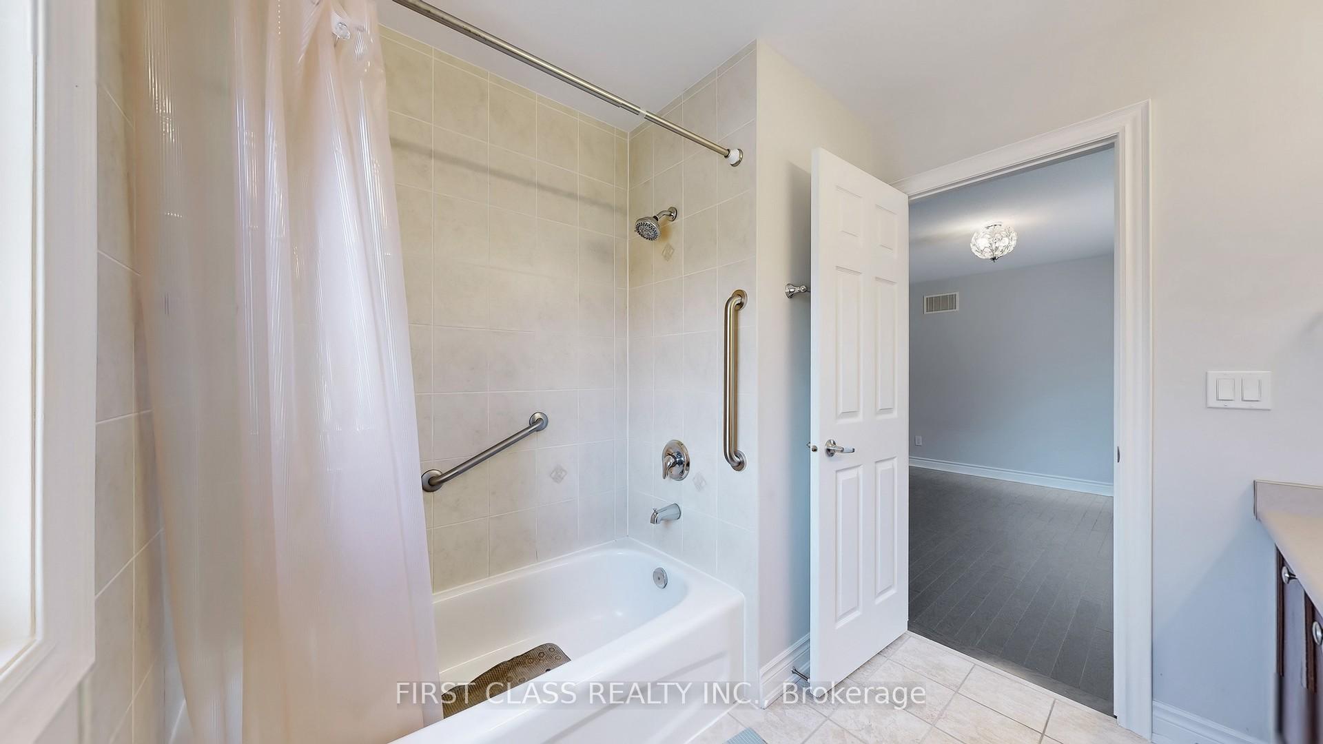 Photo 36 of 69 Weslock Crescent, Aurora, Bayview Northeast — HOMEH