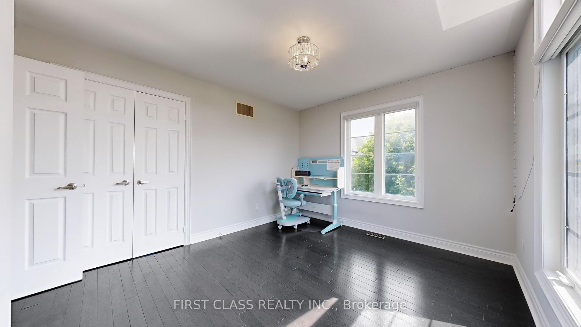 Photo 37 of 69 Weslock Crescent, Aurora, Bayview Northeast — HOMEH