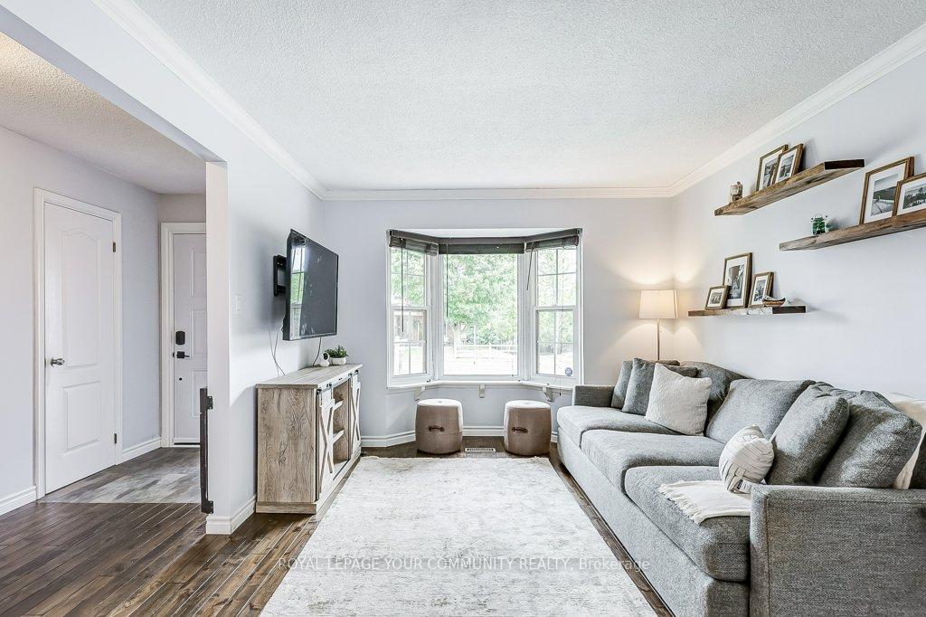 Photo 6 of 44 Canadian Oaks Drive, Whitby, Blue Grass Meadows — HOMEH
