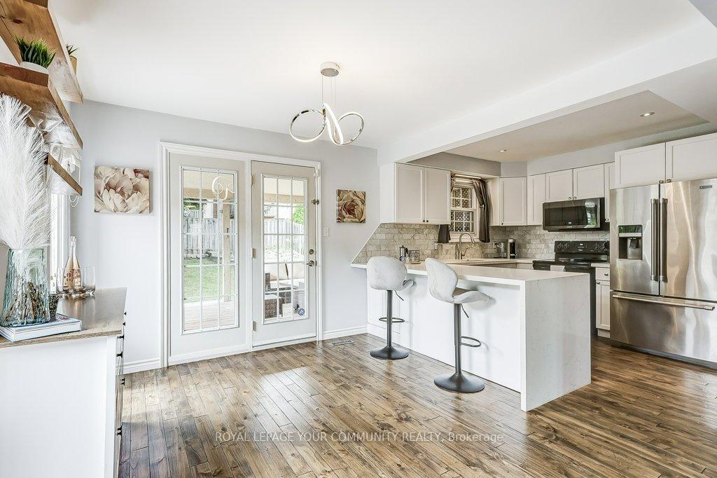 Photo 8 of 44 Canadian Oaks Drive, Whitby, Blue Grass Meadows — HOMEH