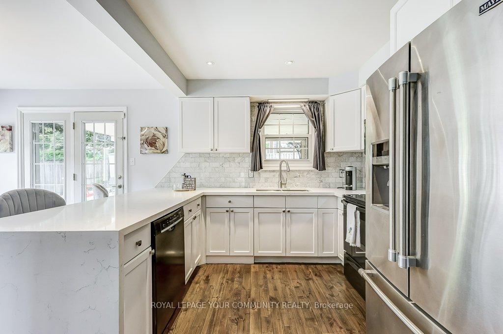 Photo 12 of 44 Canadian Oaks Drive, Whitby, Blue Grass Meadows — HOMEH