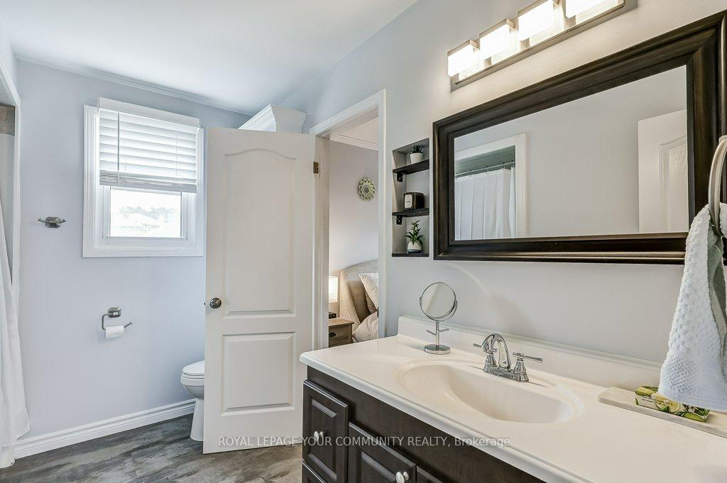 Photo 19 of 44 Canadian Oaks Drive, Whitby, Blue Grass Meadows — HOMEH