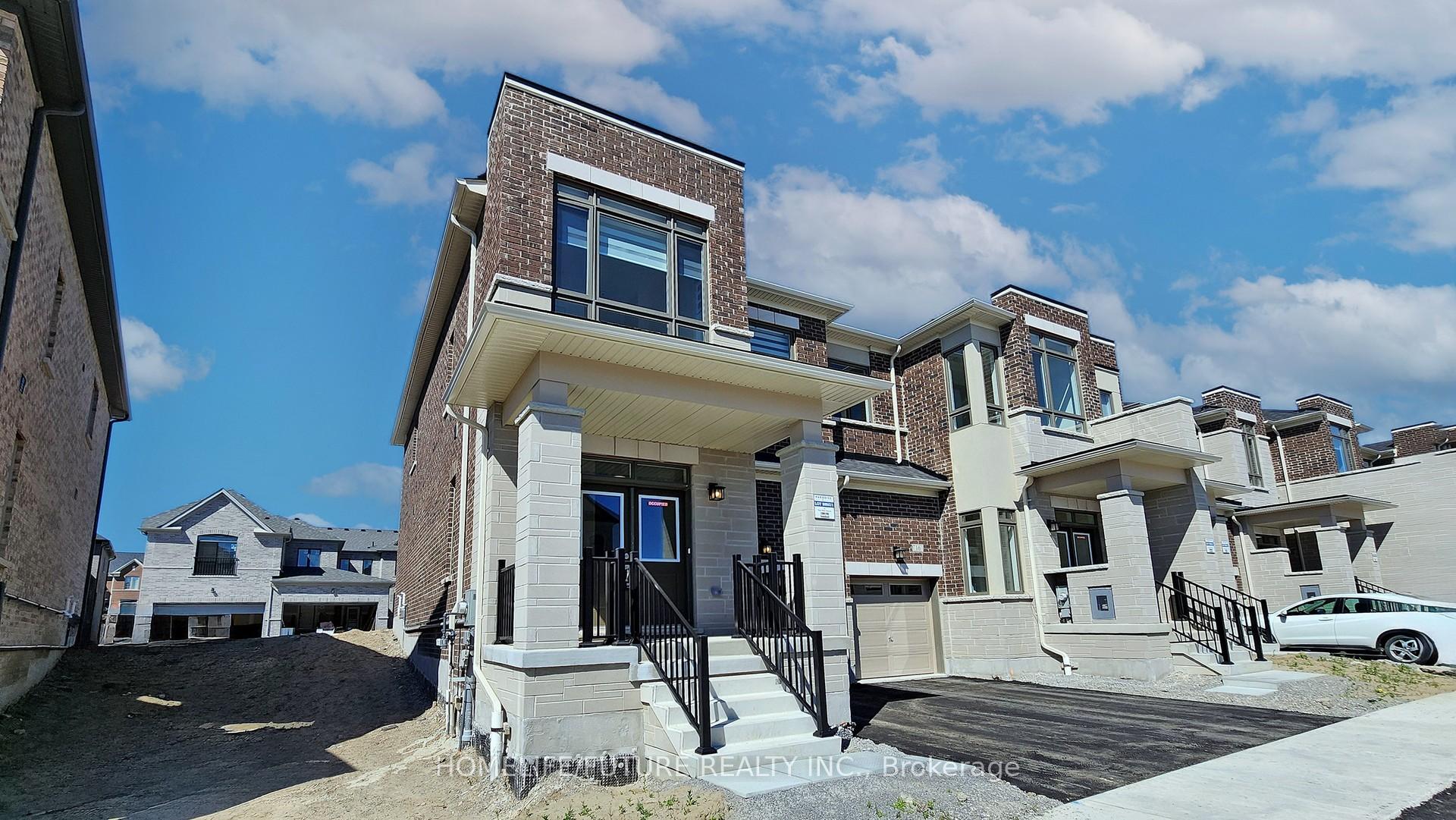 Photo 4 of 14 Van Wart Street, Whitby, Rural Whitby — HOMEH