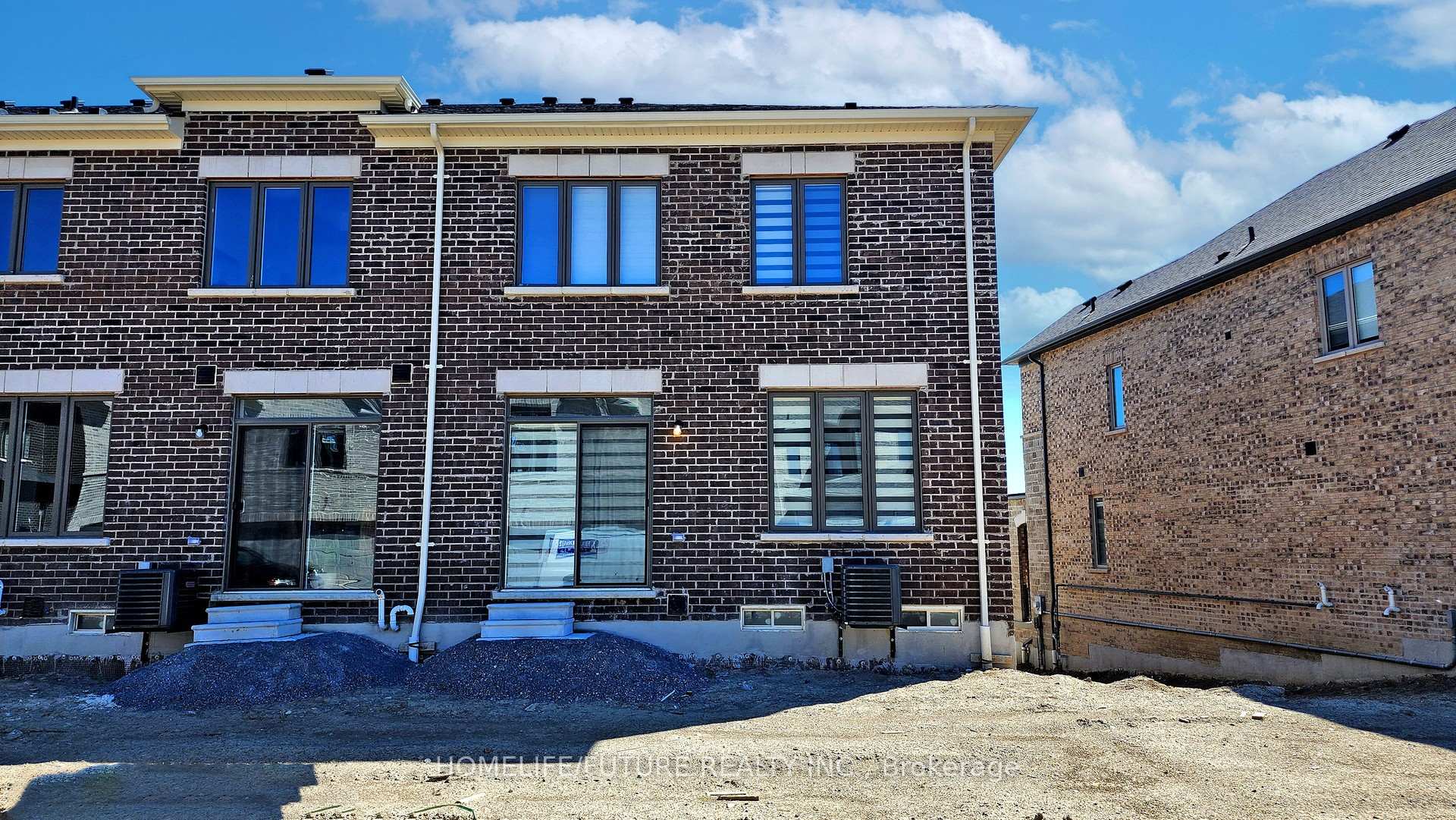 Photo 40 of 14 Van Wart Street, Whitby, Rural Whitby — HOMEH