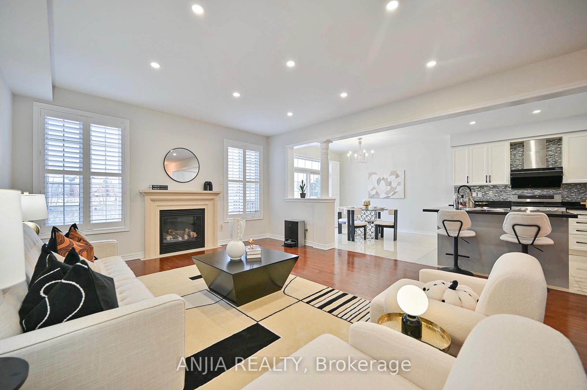 Photo 10 of 65 William Bartlett Drive, Markham, Berczy — HOMEH