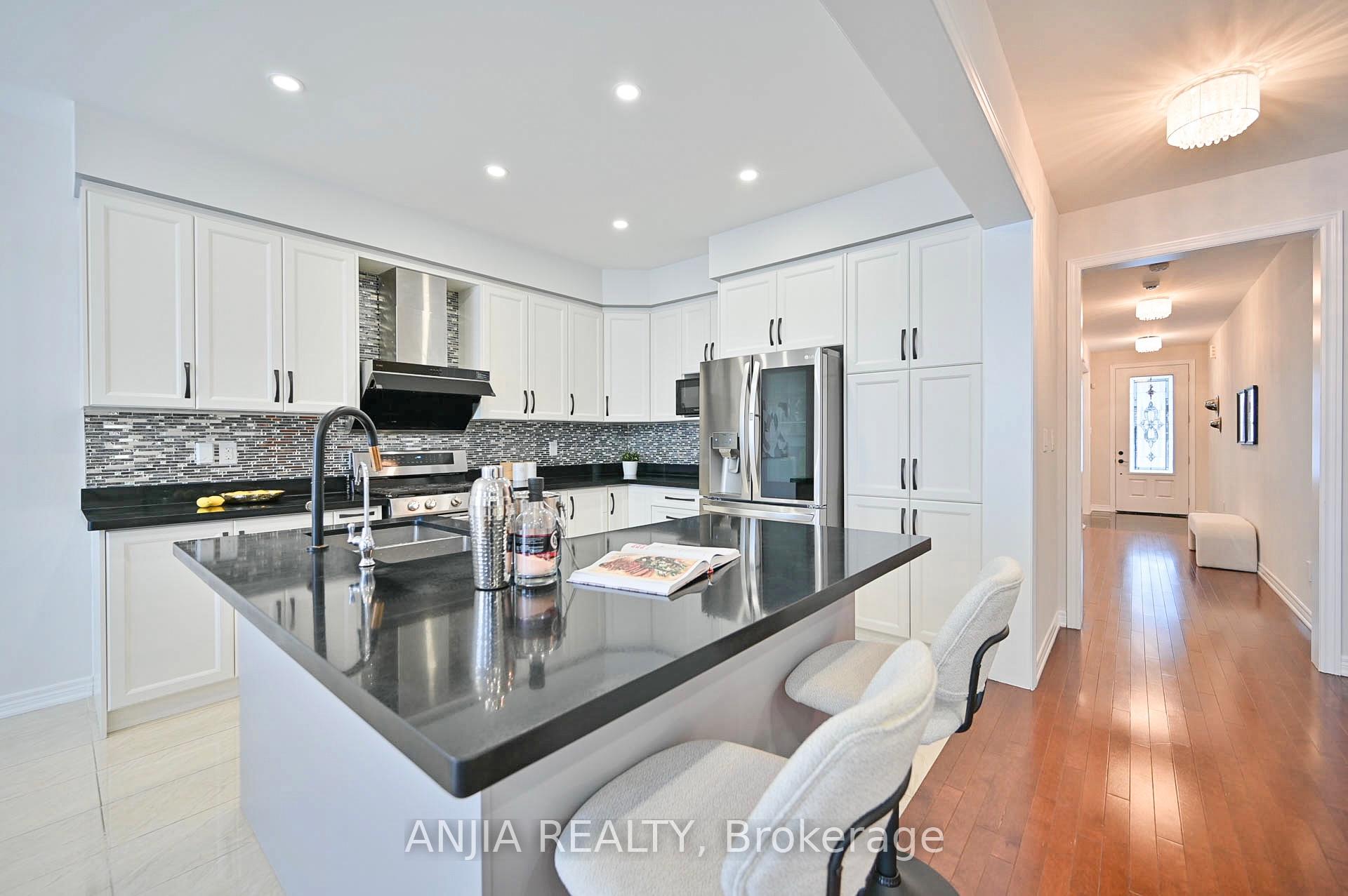 Photo 11 of 65 William Bartlett Drive, Markham, Berczy — HOMEH
