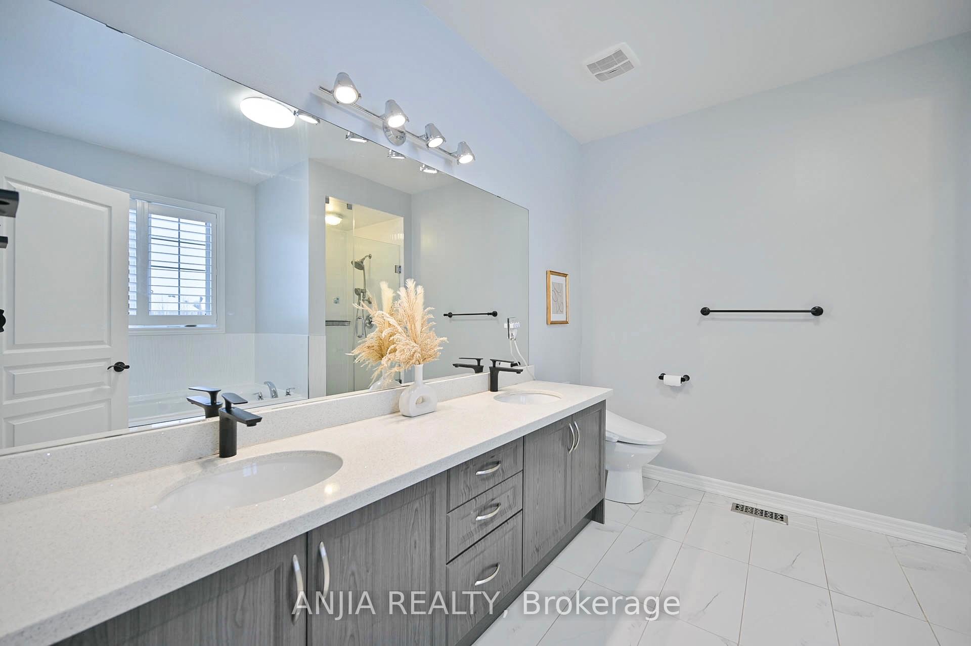 Photo 21 of 65 William Bartlett Drive, Markham, Berczy — HOMEH