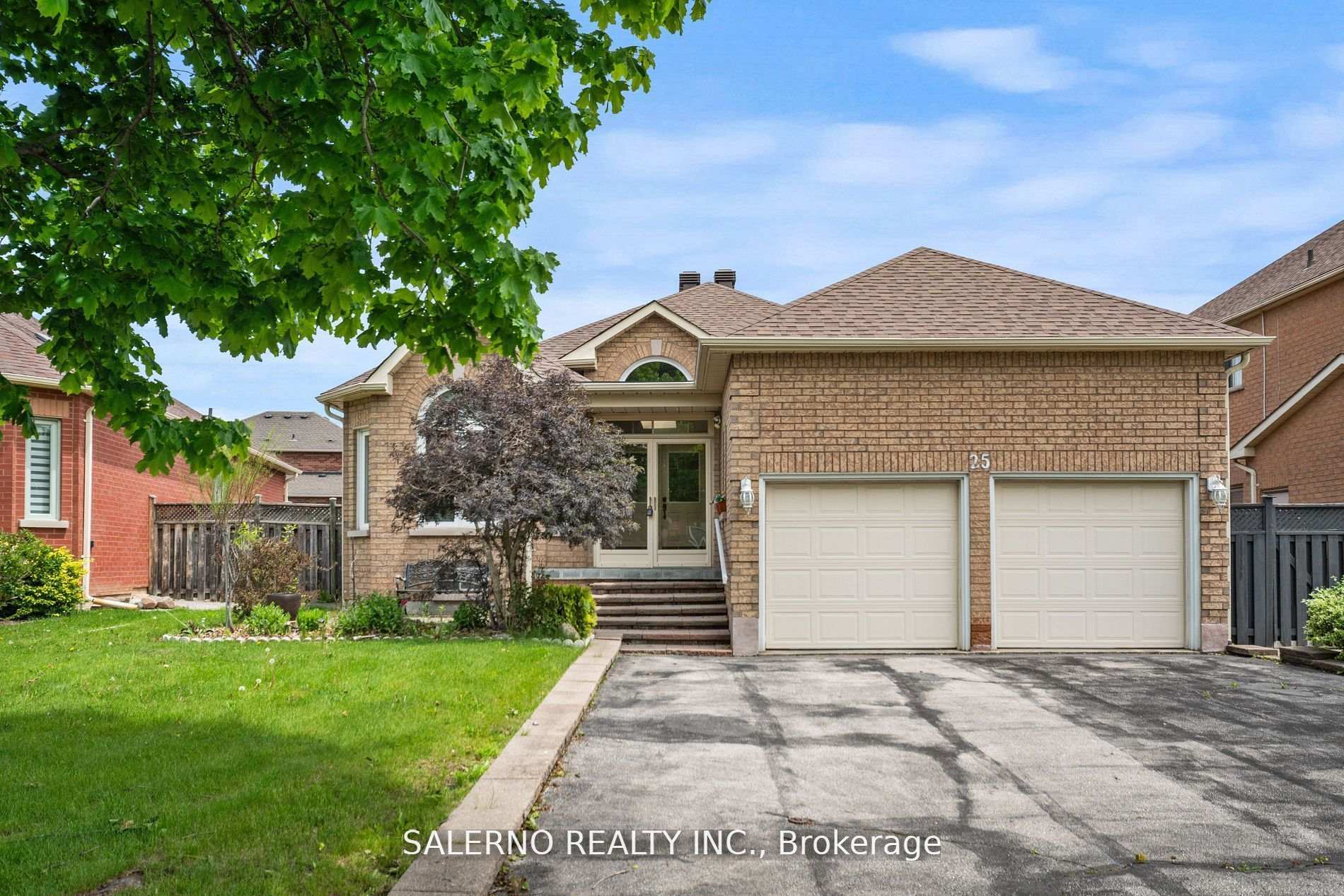 Photo 2 of 25 Lockheed Avenue, Vaughan, Maple — HOMEH